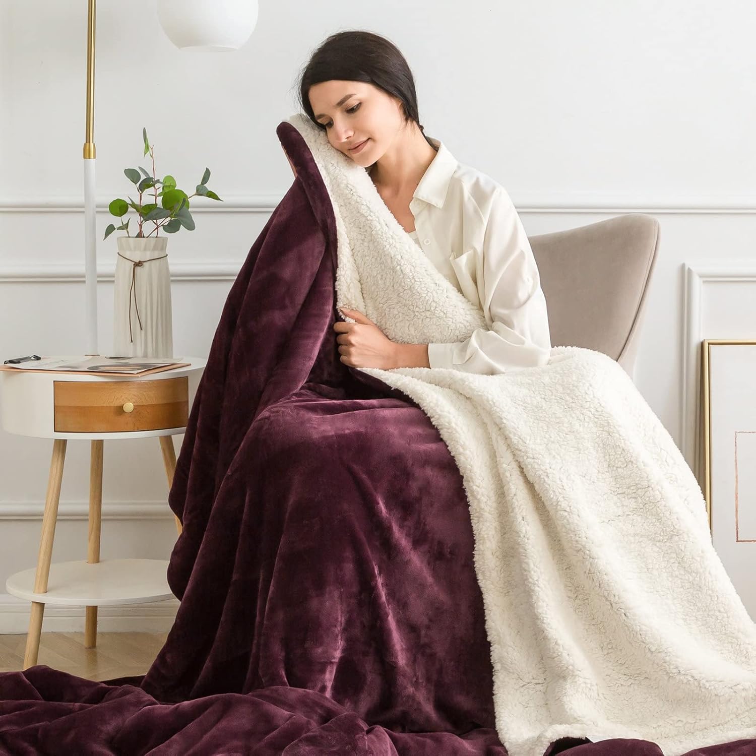 Faux Fur Throw Blanket Super Soft Sherpa Blanket Fluffy Blankets for Women Couch Blankets Reversible Thick Throws Faux Plush Twin Bed Cozy Blanket Winter Warm Throw 560GSM(Burgundy,50"x70")