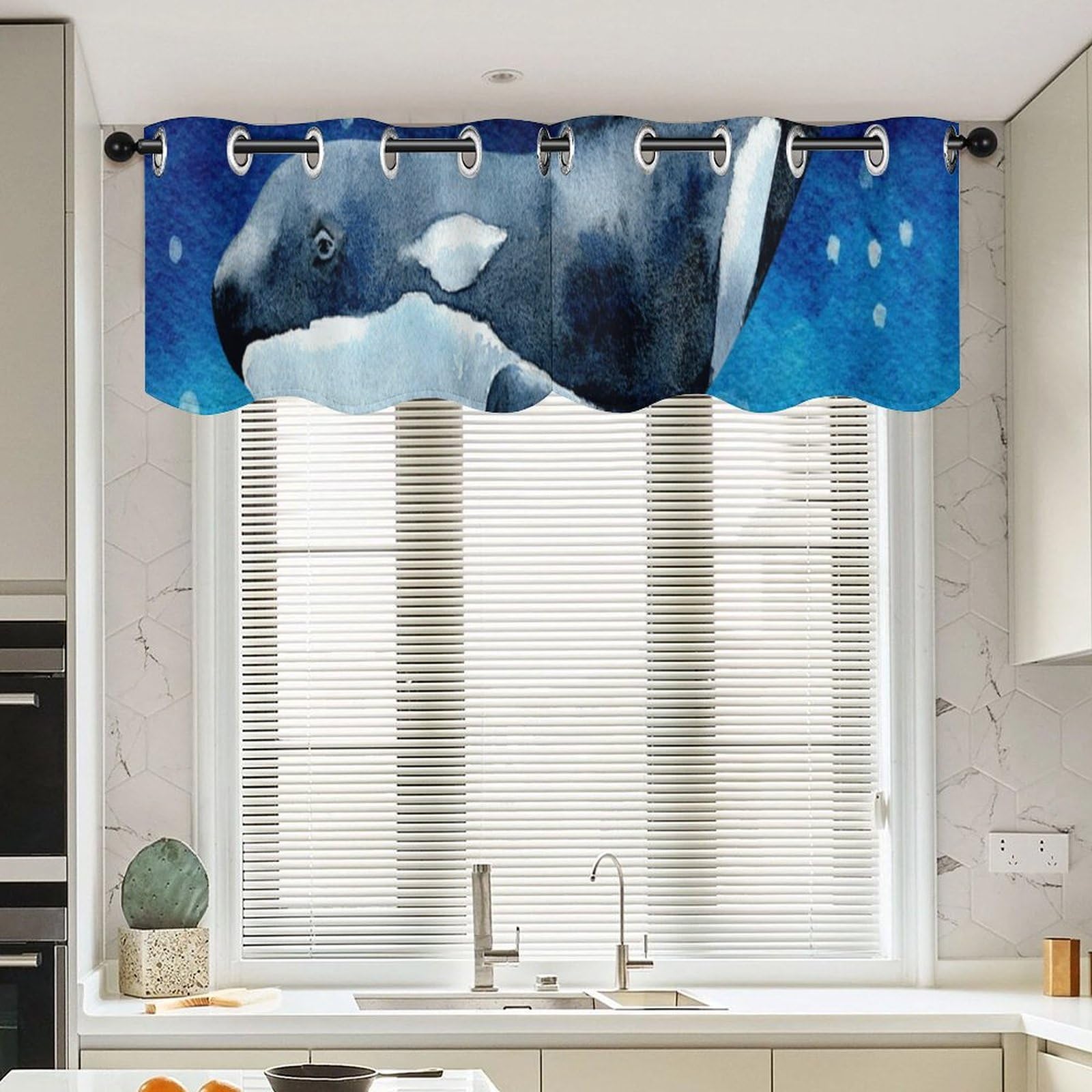 Cenefas de cocina con diseño de ballenas para regular la luz con estilo marino