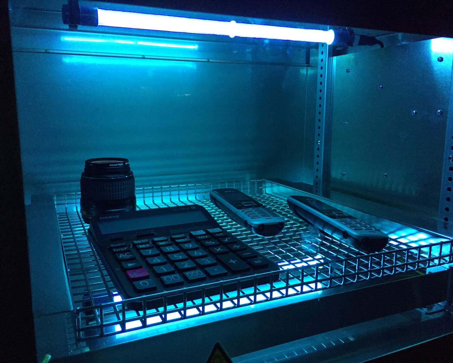 UVC BOX - Desinfectante pequeño sin productos químicos, desinfección de superficies, caja estéril, protección antivirus, desinfectante de objetos cotidianos, protección contra infecciones