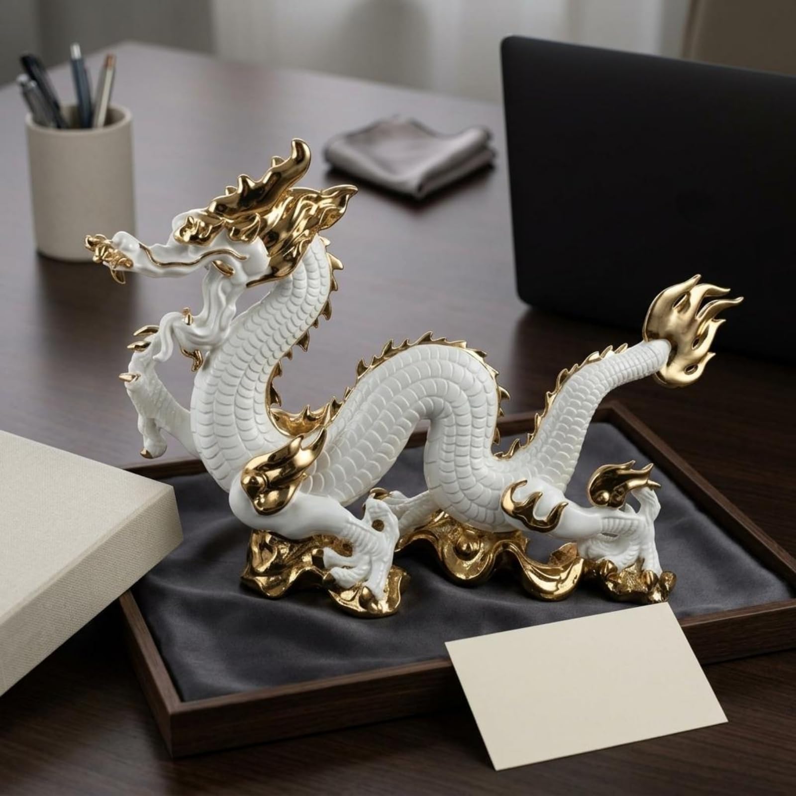 Elektroplattierte Drachenfigur Goldfarben Resin-Drache Sammlerstück Goldene Drachenstatue für Laden, Büro, Weißgold