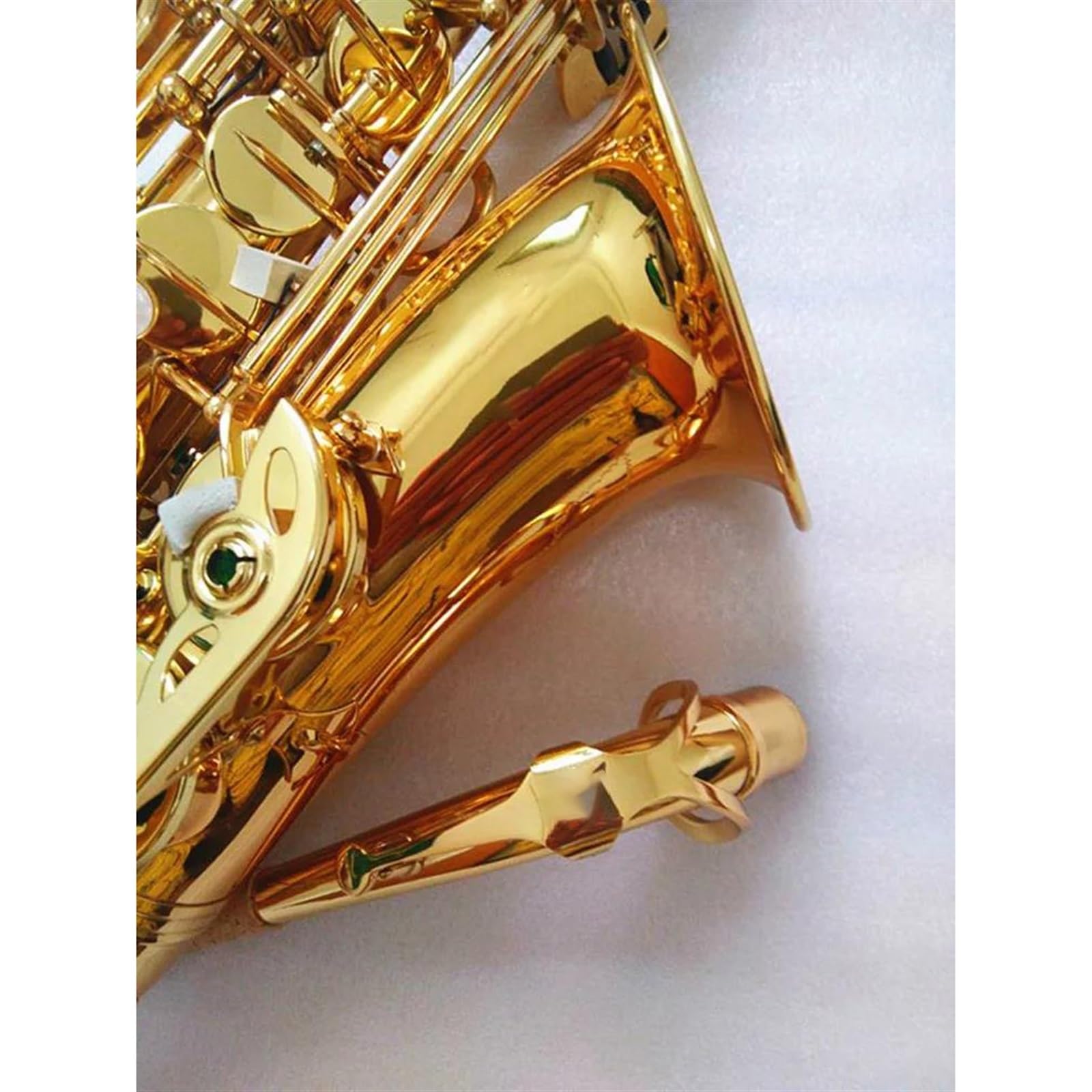 Saksofon altowy Eb Tune Mosiężny Instrument muzyczny Złota powierzchnia lakieru E-płaski saksofon z akcesoriami do futerału profesjonalny Saksofon