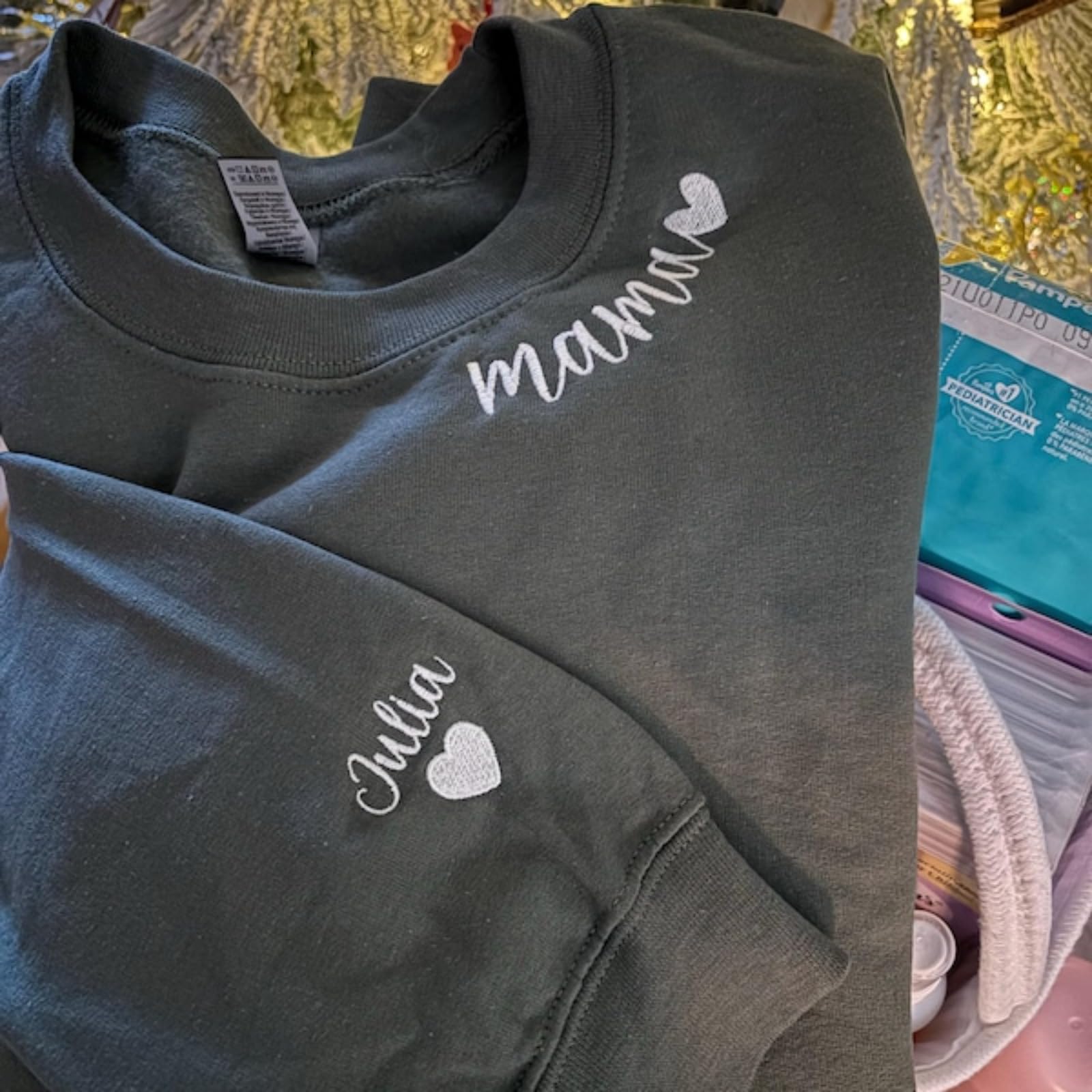 Sweat-shirt brodé Mama personnalisé, col rond Mama personnalisé avec noms d'enfants, chemise maman personnalisée pour femme, cadeau pour maman, grand-mère, cadeau d'anniversaire fête des