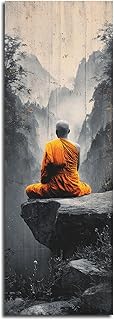 Plaque murale en bois – Méditation en Montagne – Impression UV sur Bois | Moine Bouddhiste en Contemplation | Tableau Zen 9x28 cm | Art Spirituel Minimaliste | Fabrication Artisanale Française
