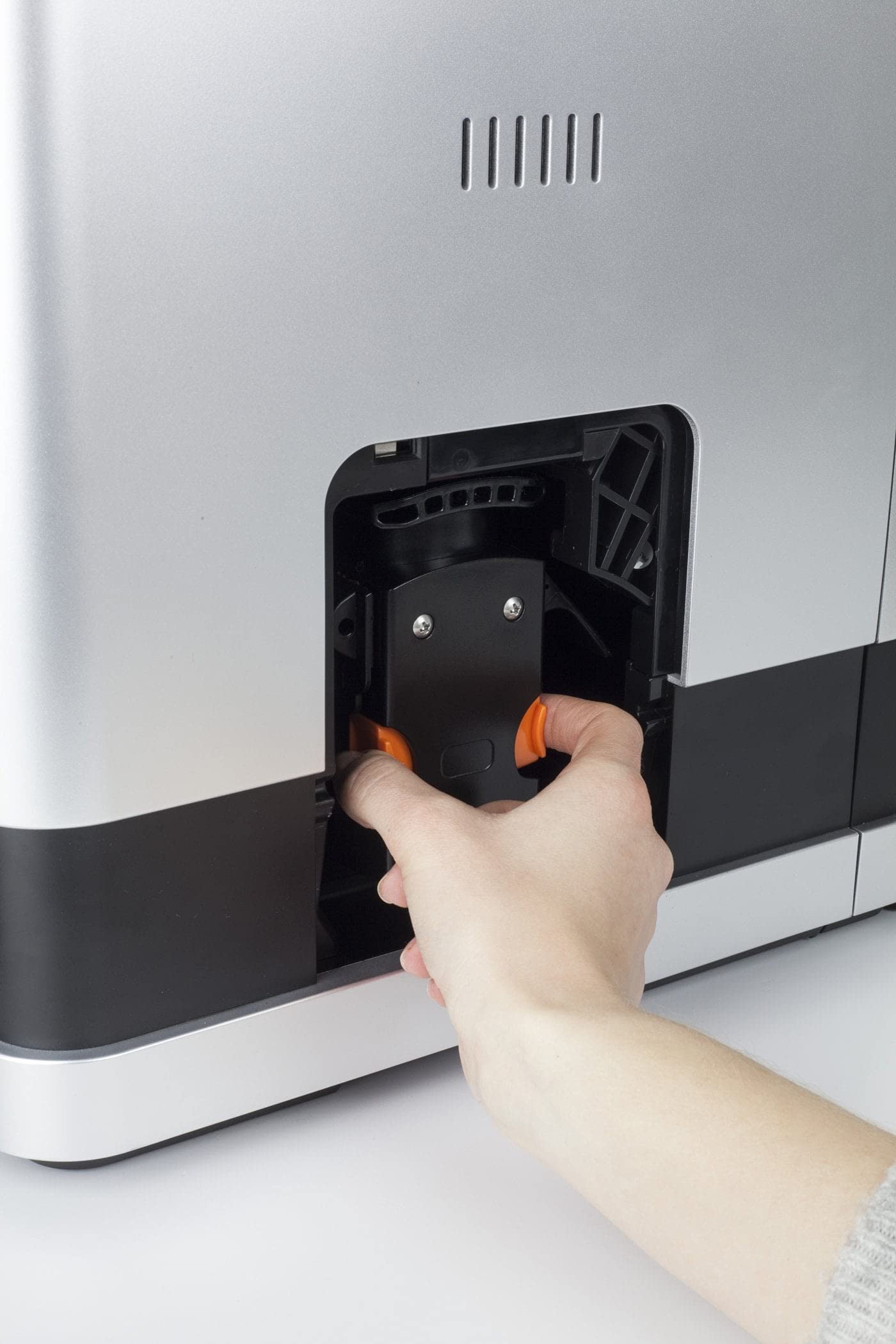 CASO Café Crema One - Macchina da caffè automatica, vincitore del test ETM, ugello per schiumalatte, macinino conico in acciaio inox extra silenzioso, grande contenitore per caffè espresso, cappuccino