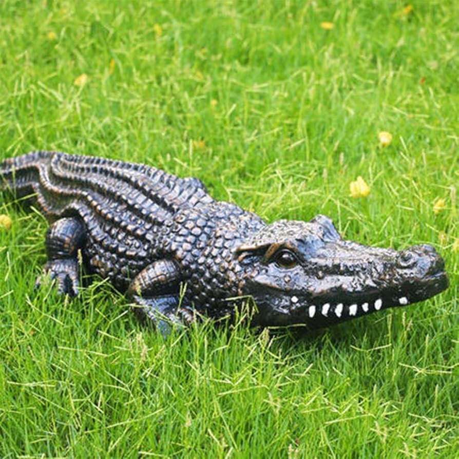 Amazon.co.jp: ガーデンオーナメント・置物 魚のいる池のワニの像の