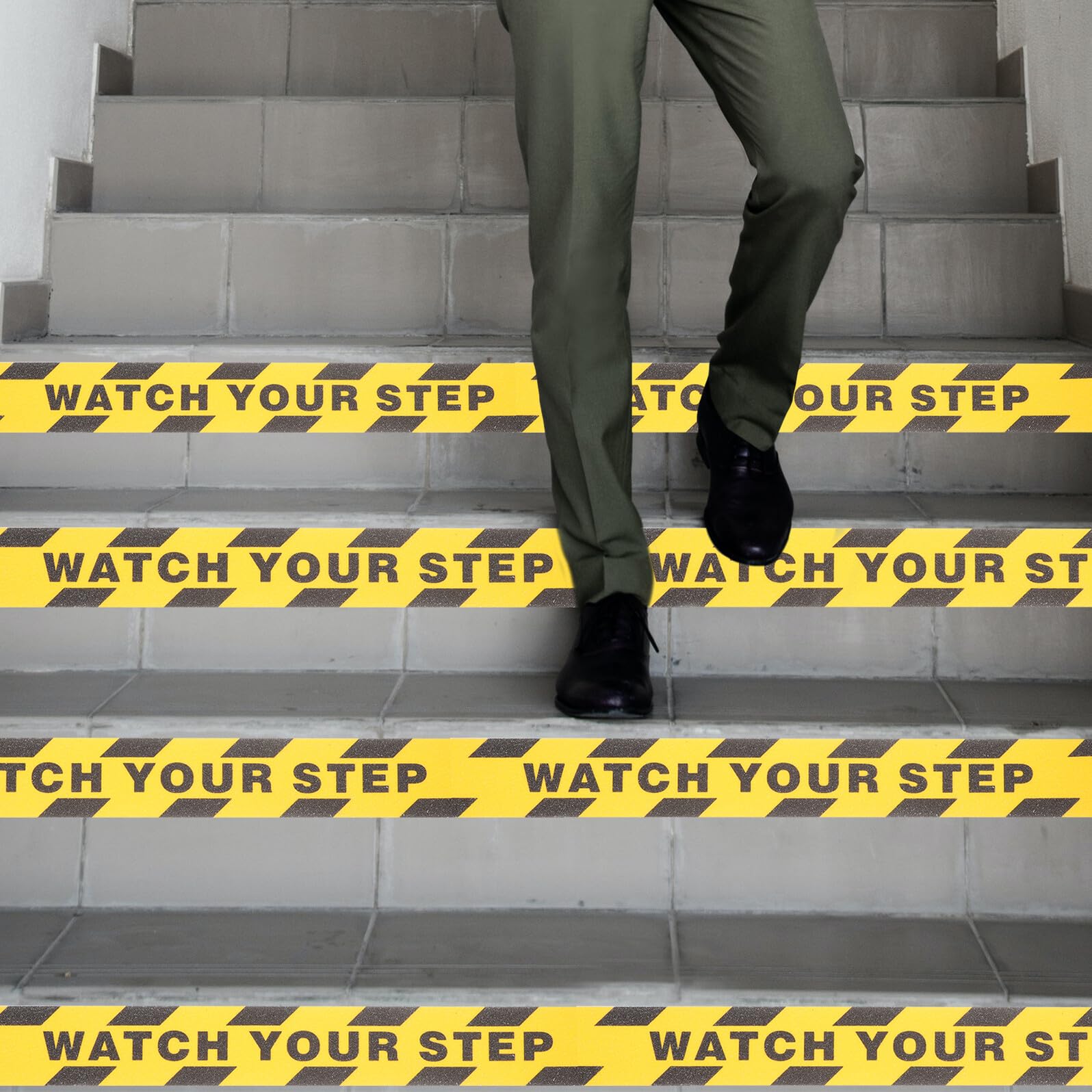 Alipis 2 Rollen Rutschfestes Warnband Aufschrift Watch Your Step Anti rutsch Klebeband für Außentreppen und Boden Stark Haftend Verschleißfest Sichtbarer Warnaufkleber für