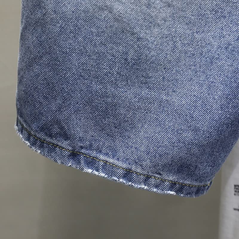 Short jean déchiqueté bleu clair résolvant l'inconfort de la chaleur avec sa coupe ample droite