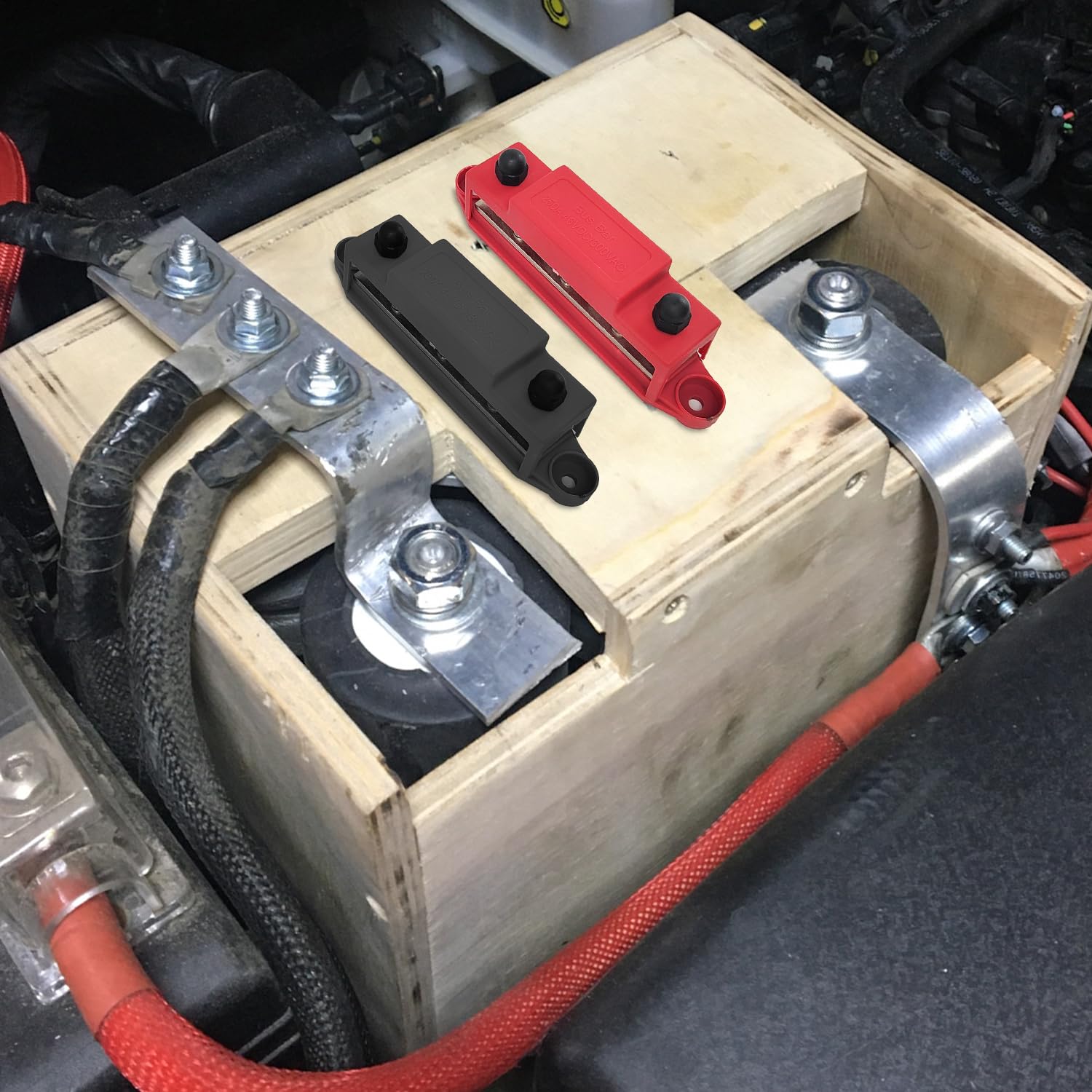 Busbar 250 A, z 4-pinowym blokiem zacisków 5/16" (M8), trwały i wytrzymały, łatwy w użyciu, blok zacisków 12 V, odpowiedni do samochodów, łodzi, systemów akumulatorowych (czarny i czerwony) (1)