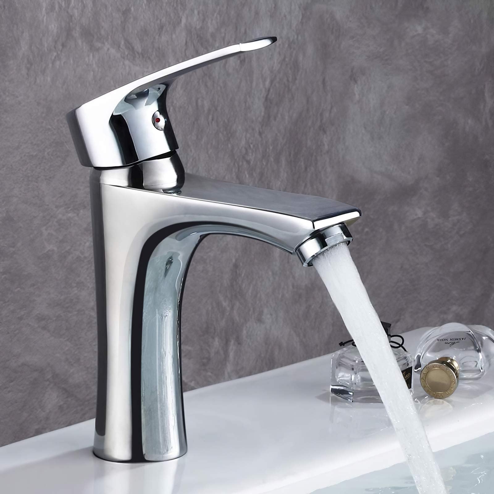 GAVAER Bathroom Tap, Single Lever Ceramic Valve Basin Tap, Detachable Aerator, Hot and Cold Water Adjustment, Solid Brass with Chrome-Plated.