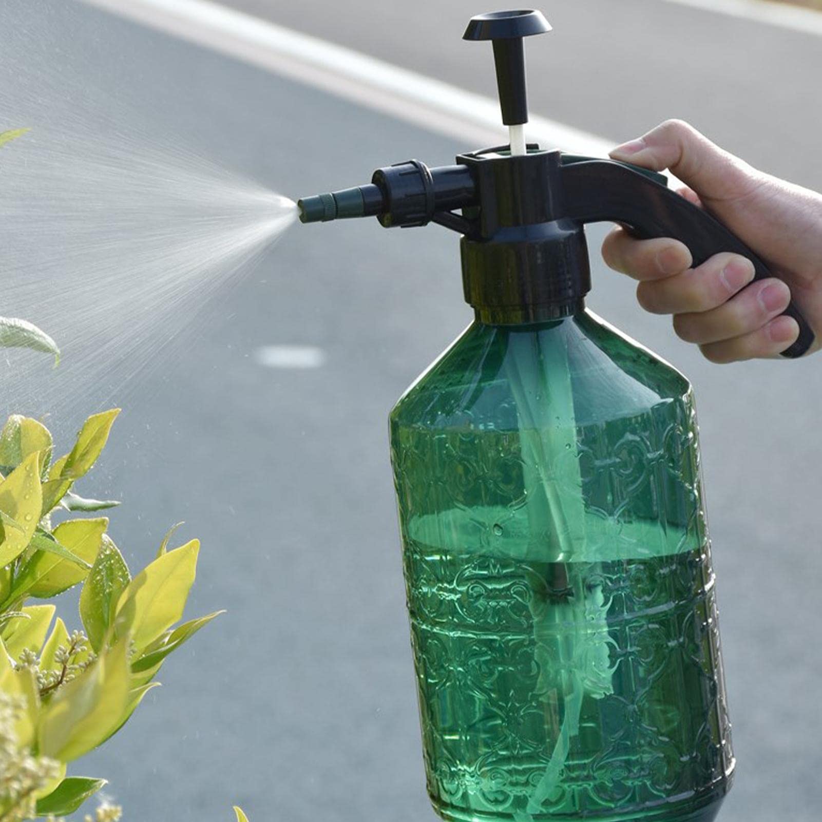 Drucksprüher, Gießkanne mit Verstellbarer Düse, Tragbare 2-Liter-Druckflasche mit Verstellbarer Düse zum Bewässern von Blumenrasen, zum Reinigen und Waschen zu Hause