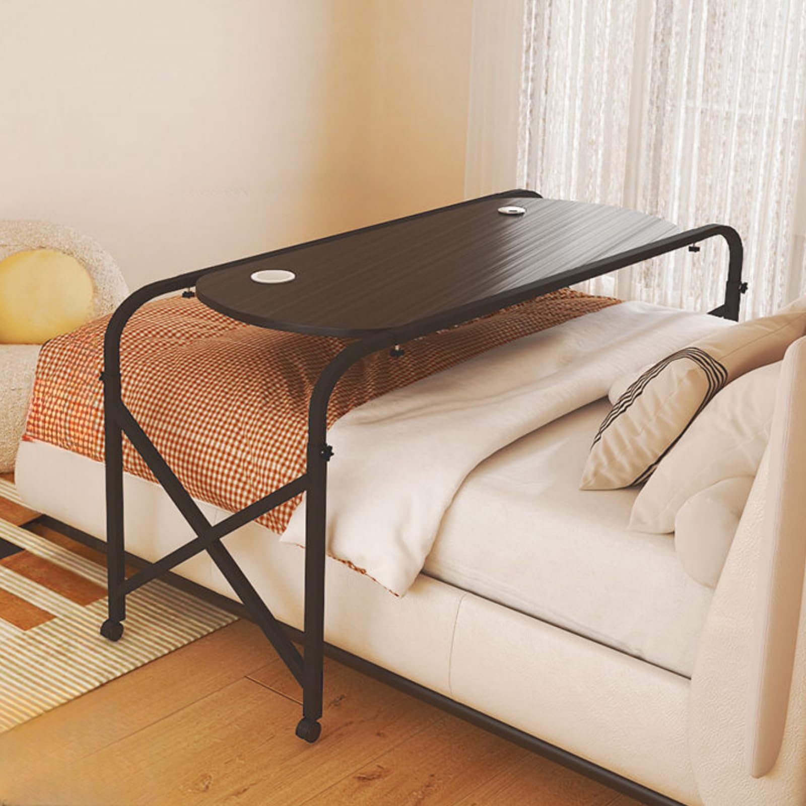 Bureau au-dessus du lit mobile pour télétravailler confortablement