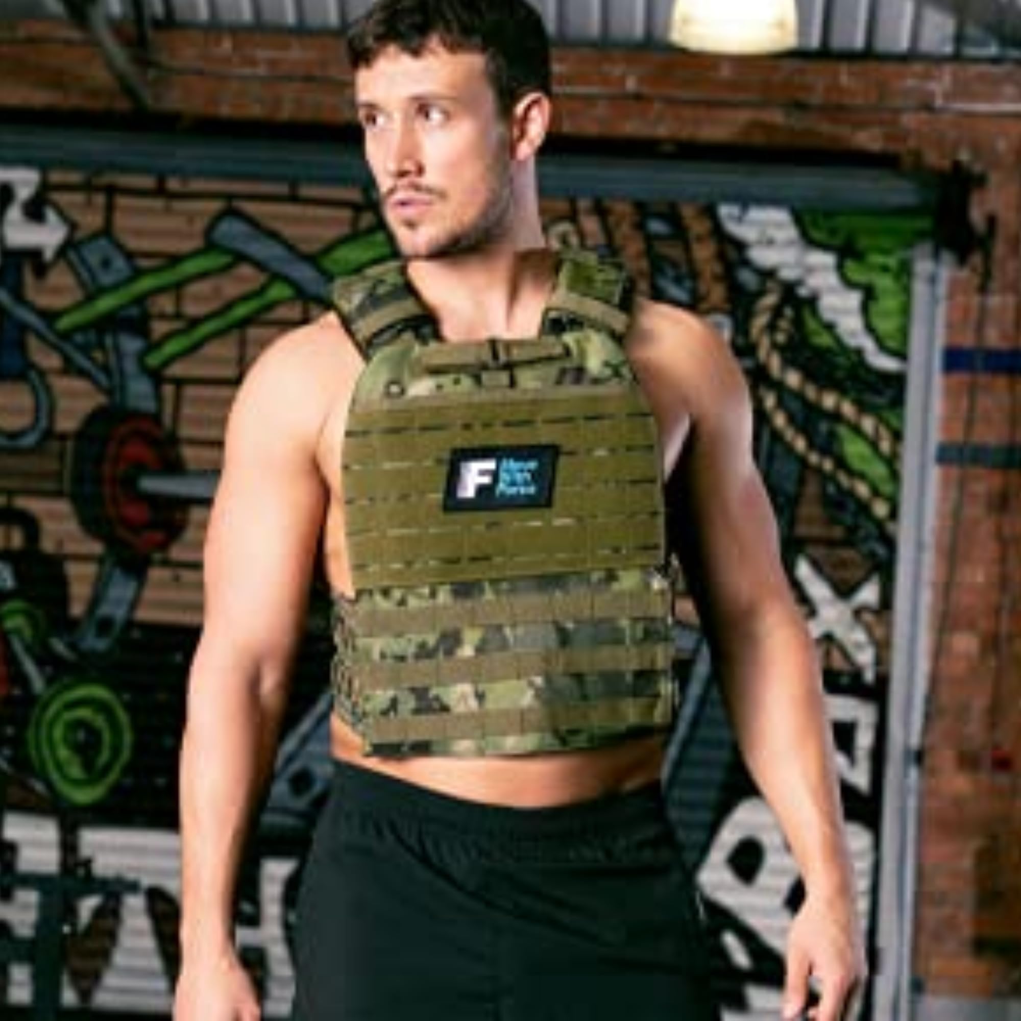 Force Fitness – Kamizelka z obciążeniem – Bardzo wytrzymałe, regulowane paski – Zawiera stalowe obciążniki, usprawniające treningi w domu lub na siłowni (2 kg, zielony kamuflaż)