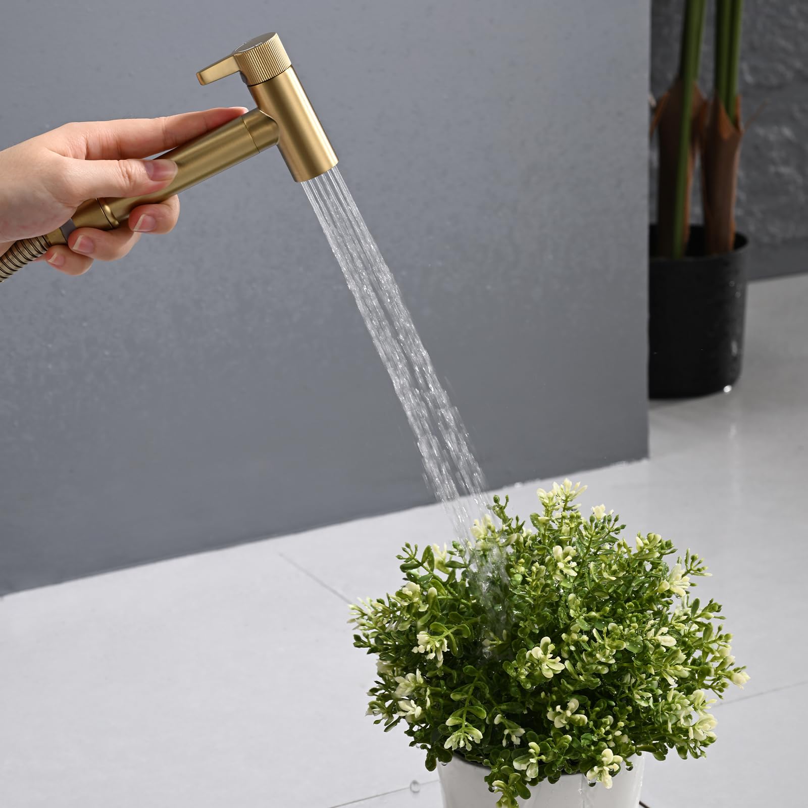 Doccetta per Bidet Termostatico, Ottone Spruzzatore per Bidet Oro Spazzolato Idroscopino per WC, con Spruzzatore a Doppia Funzione in Ottone, 1.2M Tubo Doccia