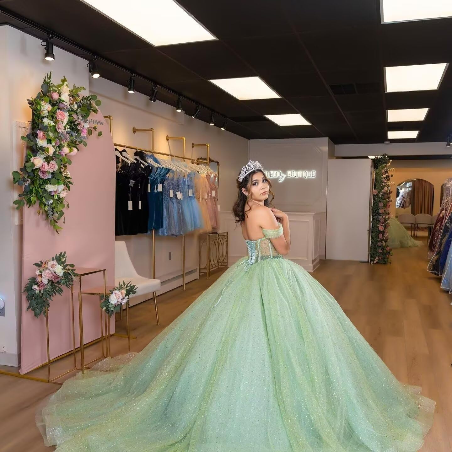 Glitter Tulle Quinceanera Dresses Off Shoulder Puffy Ball Gown Beaded Prom Dress for Sweet 15 16