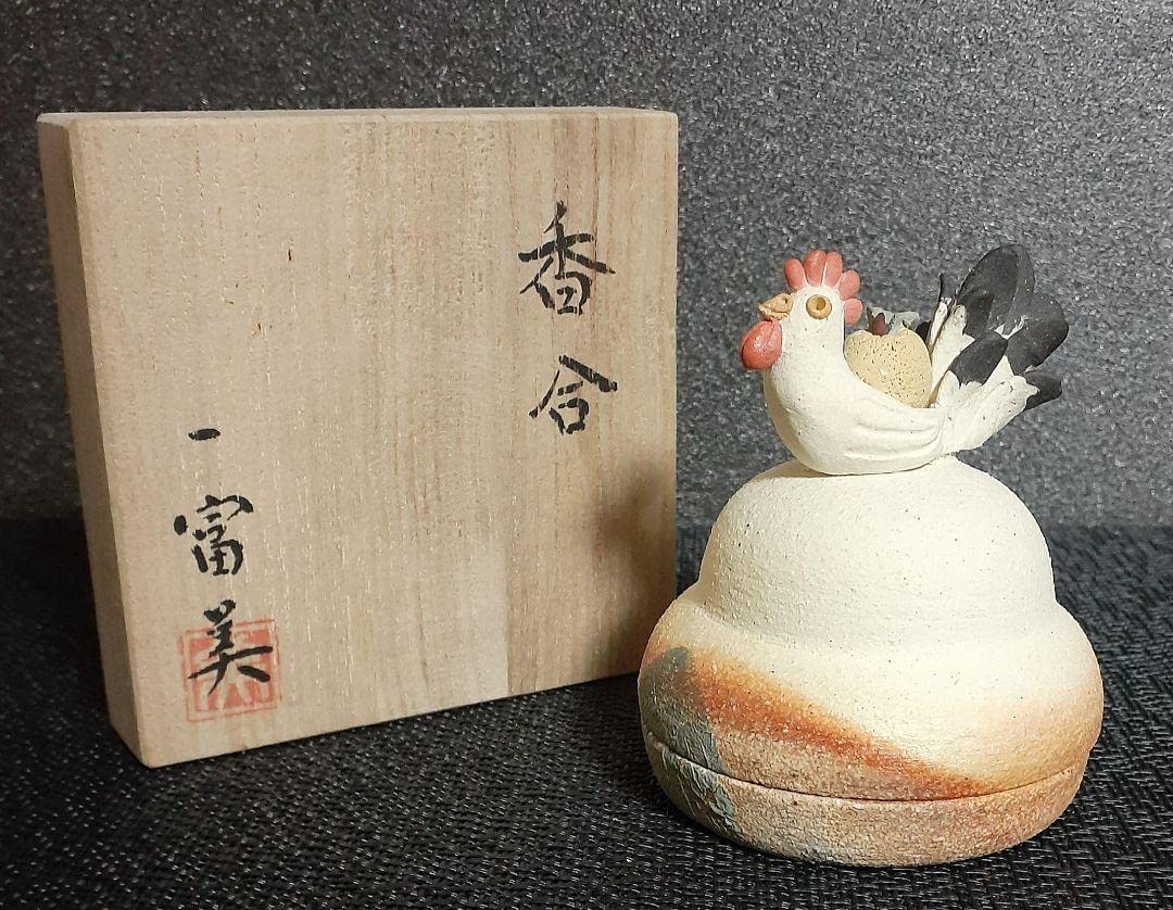 Amazon.co.jp: 笠間焼女流陶芸家小林一富美作 にわとり 鶏 香合 共箱