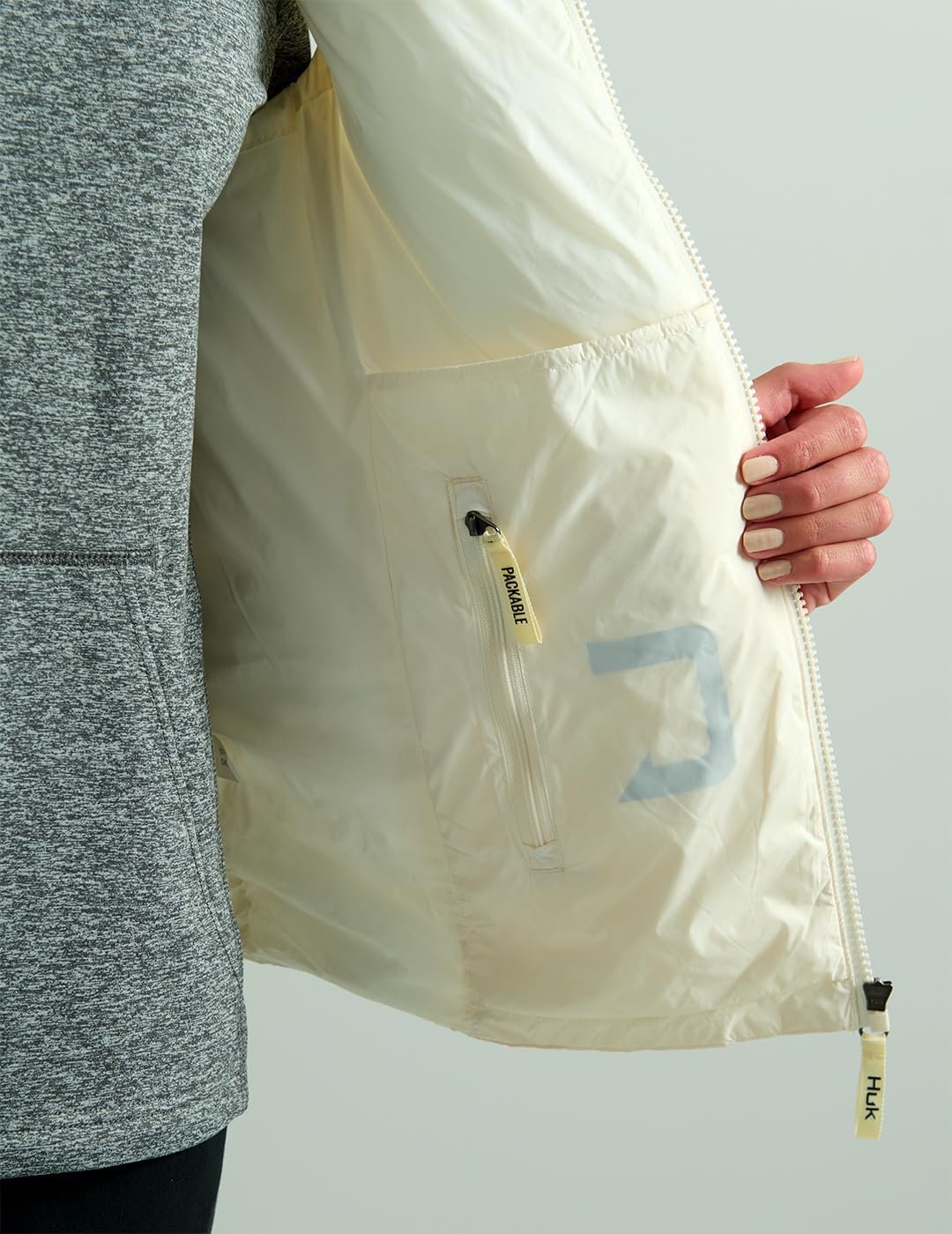 HUK womens Wave Vest, Dwr Insulated Quilted Fishing Vest for Women