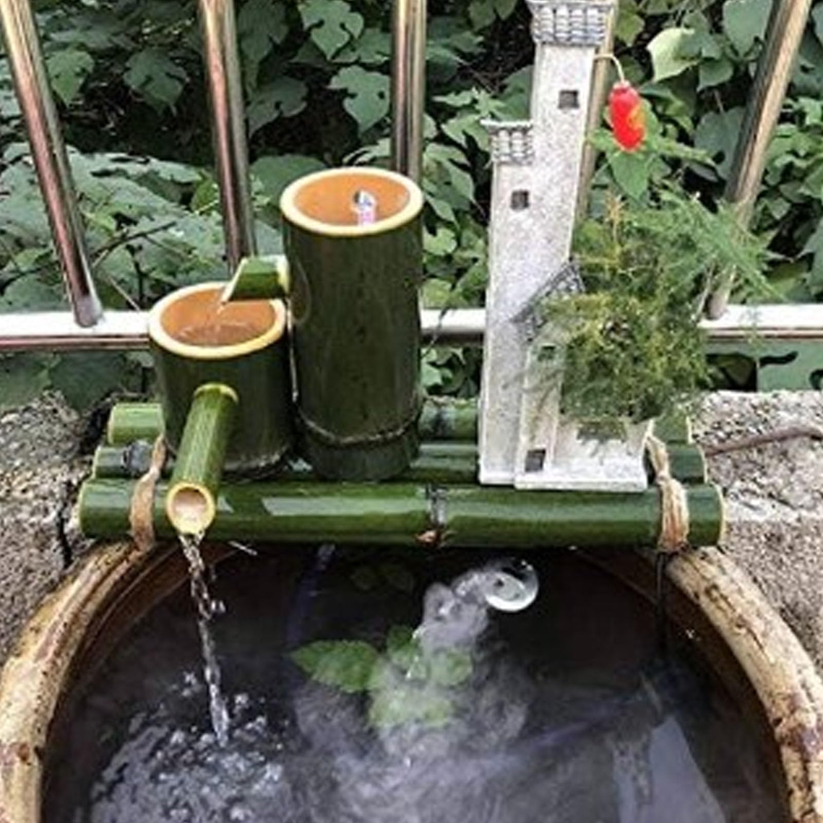 Solarbrunnen, Hocheffizienter Solarpanel-Vogelbadbrunnen mit Wasserpumpe, USB-Schnittstelle, Vielseitiger Solarwasserbrunnen für den Terrassengarten