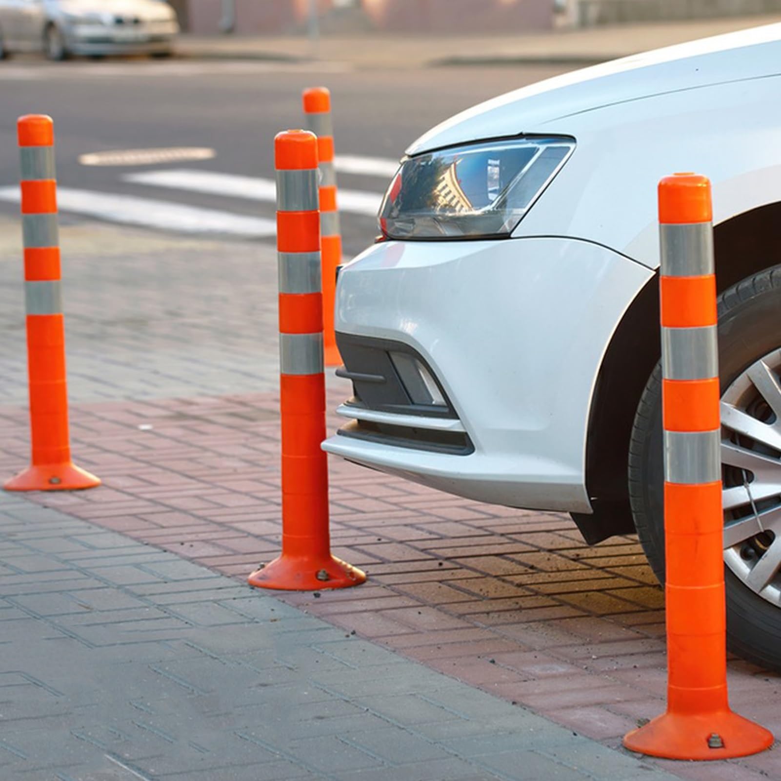 Bolardos de estacionamiento flexibles, 4 piezas, plástico, para entradas de vehículos, estacionamientos, caminos, columnas de seguridad con kits completos, rojo y plateado.