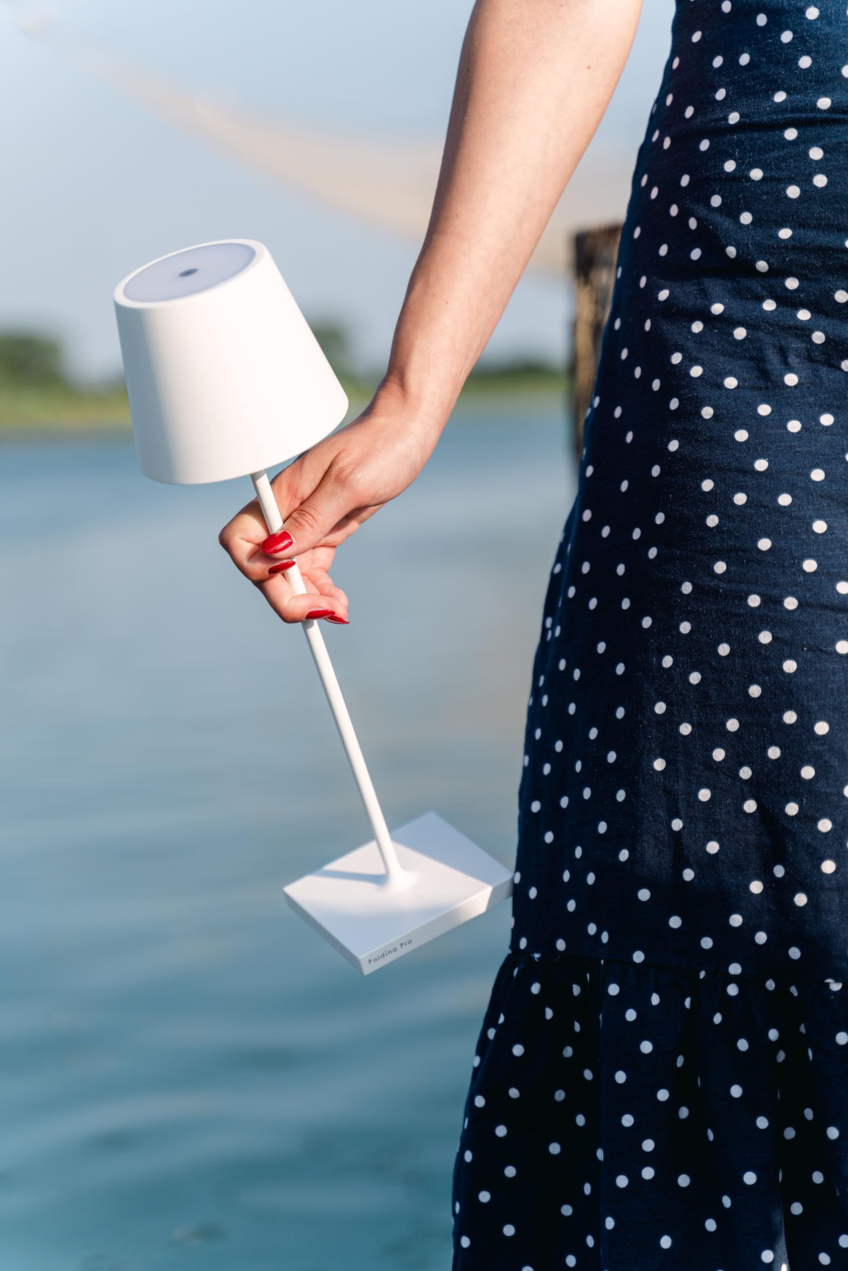 Zafferano, Lampa Poldina Pro, Bezprzewodowa Zasilana Akumulatorowo Lampa Stołowa ze Sterowaniem Dotykowym, Również do Użytku Zewnętrznego, Ściemniacz, 2200-3000 K, Wysokość 38 cm, Kolor Biały