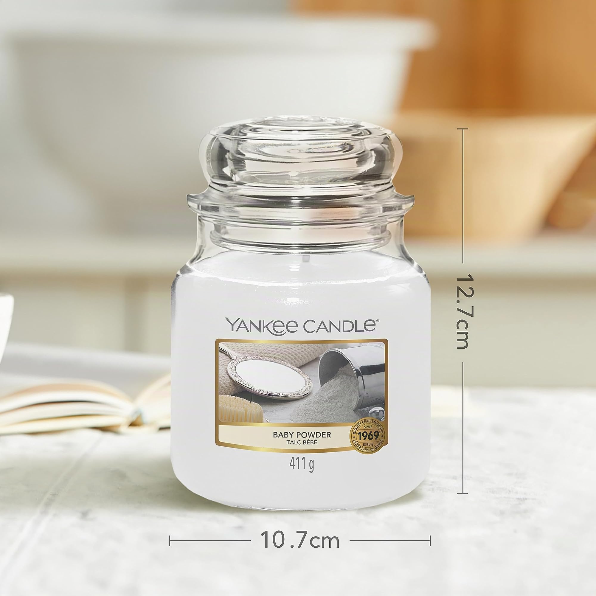 Yankee Candle vela aromática en tarro mediano, polvos de talco, duración de combustión de hasta 75 horas