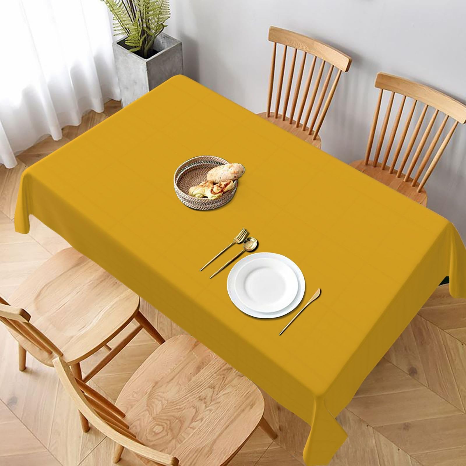 Nappe jaune moutarde 152 x 228 cm lavable pour sublimer une fête de mariage ou un repas