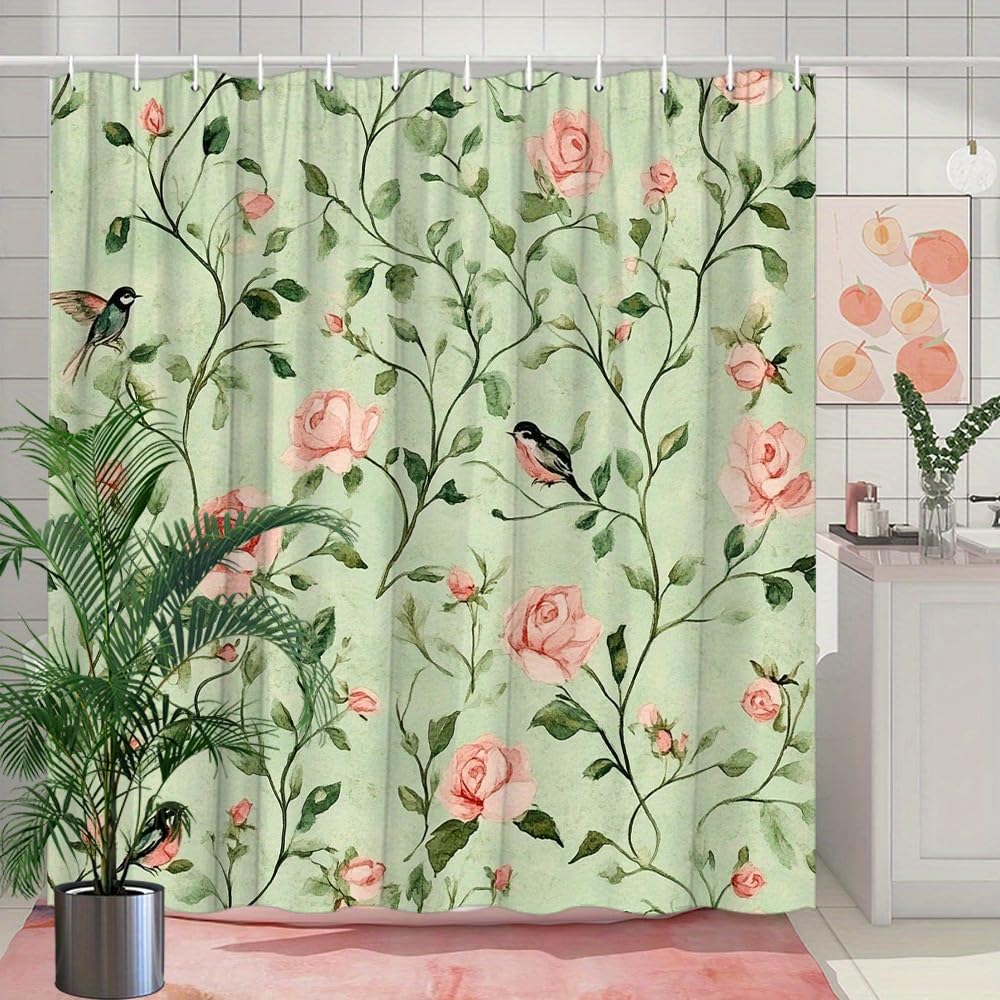 Zasłona prysznicowa z delikatnymi różowymi różami, zielonymi liśćmi, małymi ptakami, dla kapryśnego motywu botanicznego vintage w łazience (138 x 153 cm (szer. x wys.)