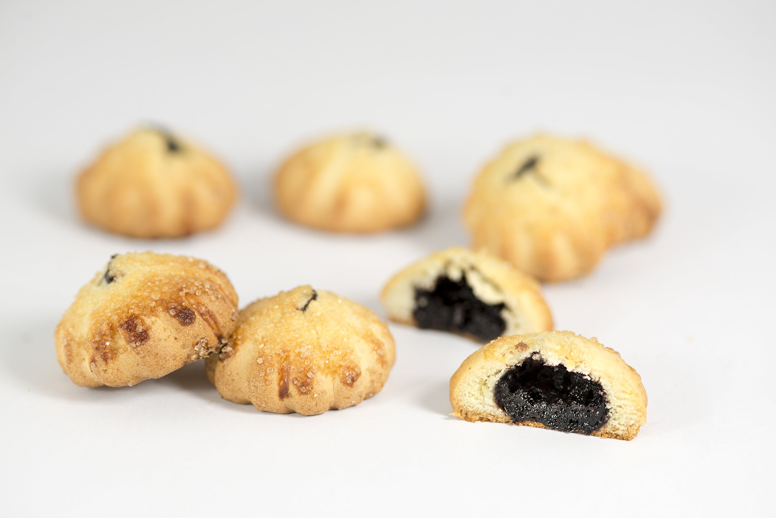 Pan dell'Orso ricoperto di Cioccolato, Mostacciuoli di Scanno, Pandolciotto, Frollini all'uva Scrucchiata e Tubo snack con gocce di cioccolato