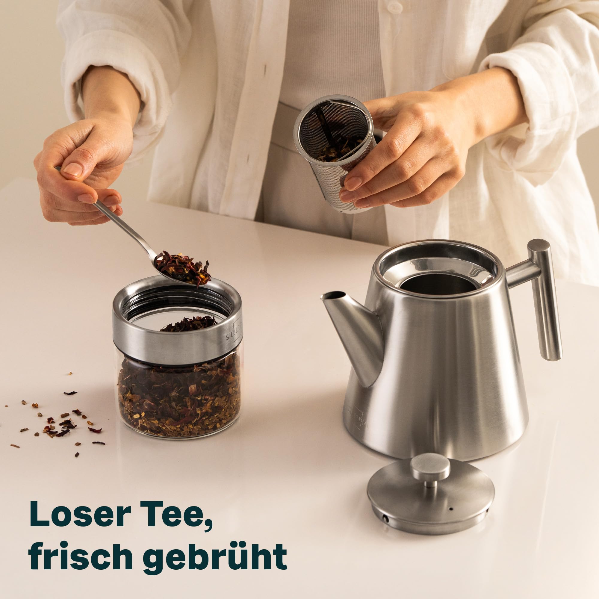 SILBERTHAL Teekanne mit Siebeinsatz (1L) Silber - Aus Edelstahl - Doppelwandige Kanne mit Deckel - Hält lange warm - Tee Geschenk