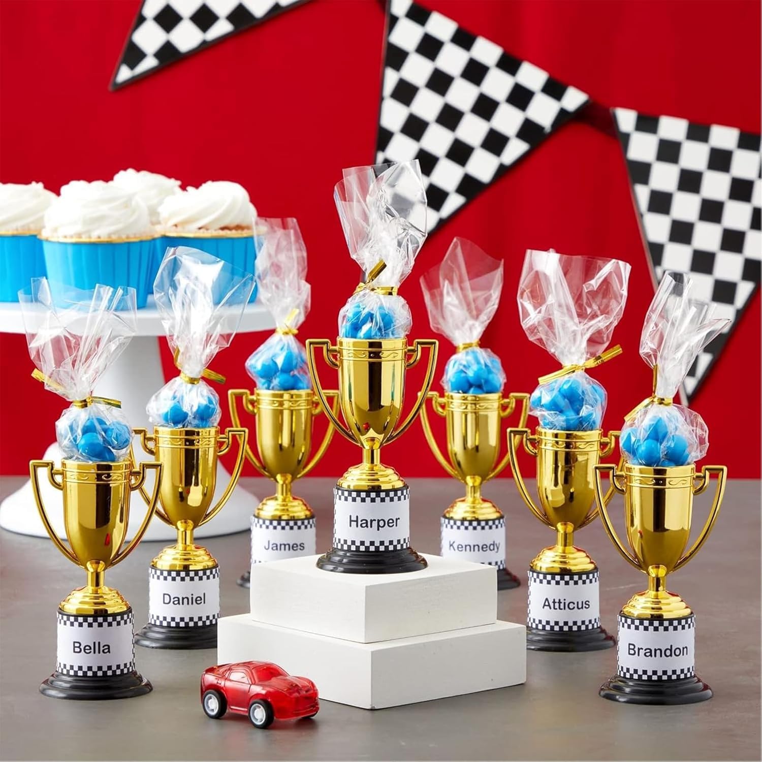 Il set di 40 mini trofei con medaglie d'oro include 20 coppette per trofei in plastica dorata e 20 medaglie per vincitori, per competizioni sportive scolastiche, premi di calcio, premi per feste