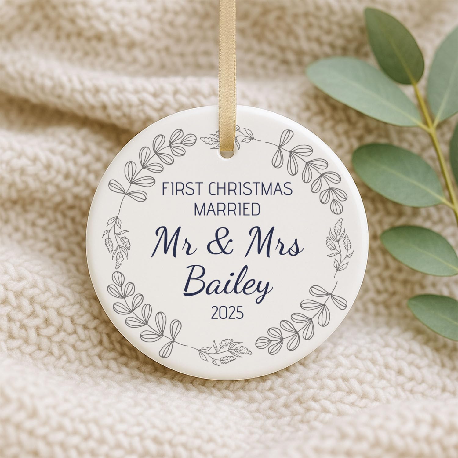 Gutegifts White Personalised First Christmas Married Mr And Mrs Ceramic Bauble Gift For New Couples Wife Husband Xmas Tree Ornaments Decoration Merry Christmas Hanging Sign Santa Keepsake