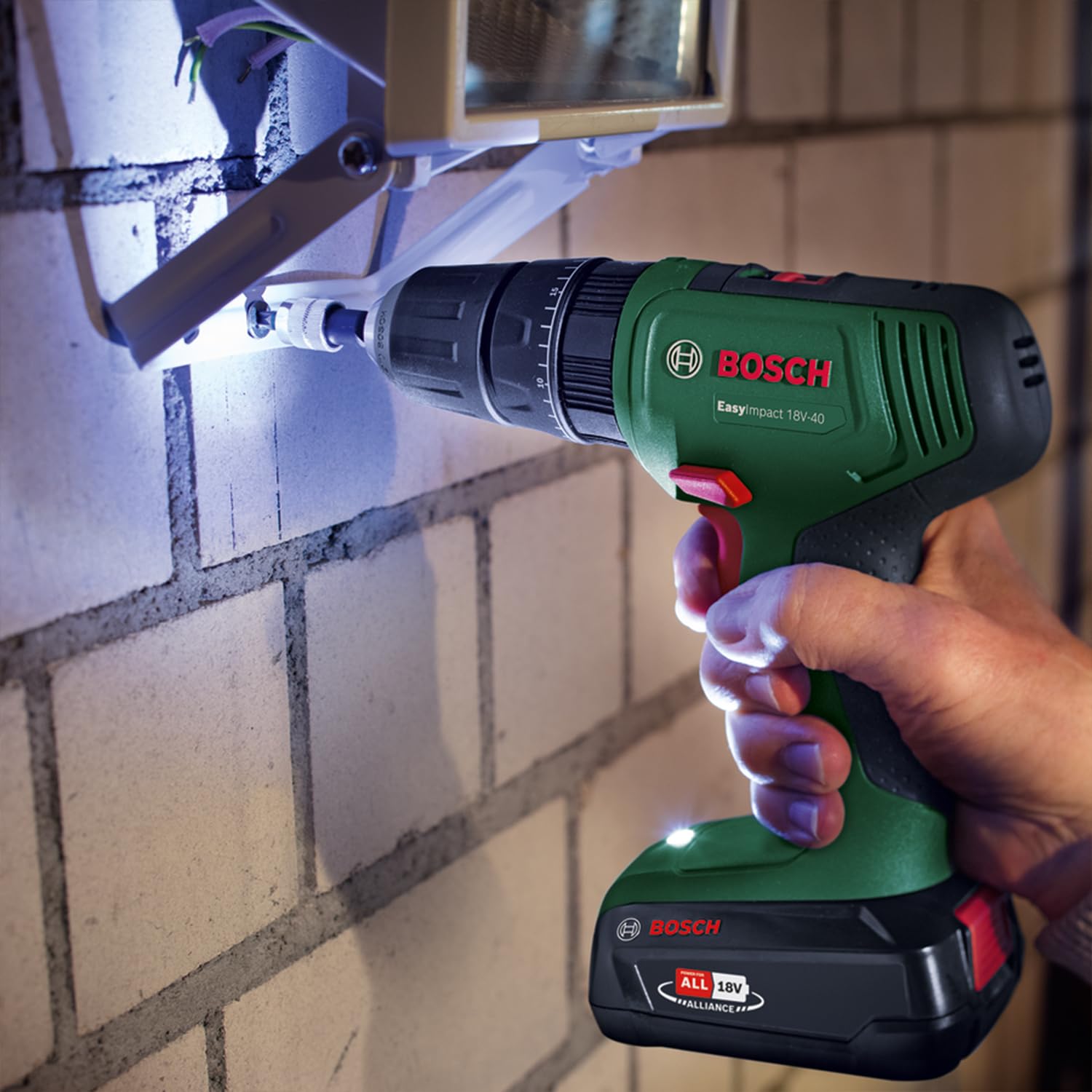Bosch Perceuse-Visseuse À Percussion Sans Fil - Easyimpact 18V-40 (Vissage, Perçage Dans Le Bois, Métal Ou Plastique ; Perçage Avec Percussion Dans La Maçonnerie ; 241 Accessoires; 1 Bat 1.5 Ah)