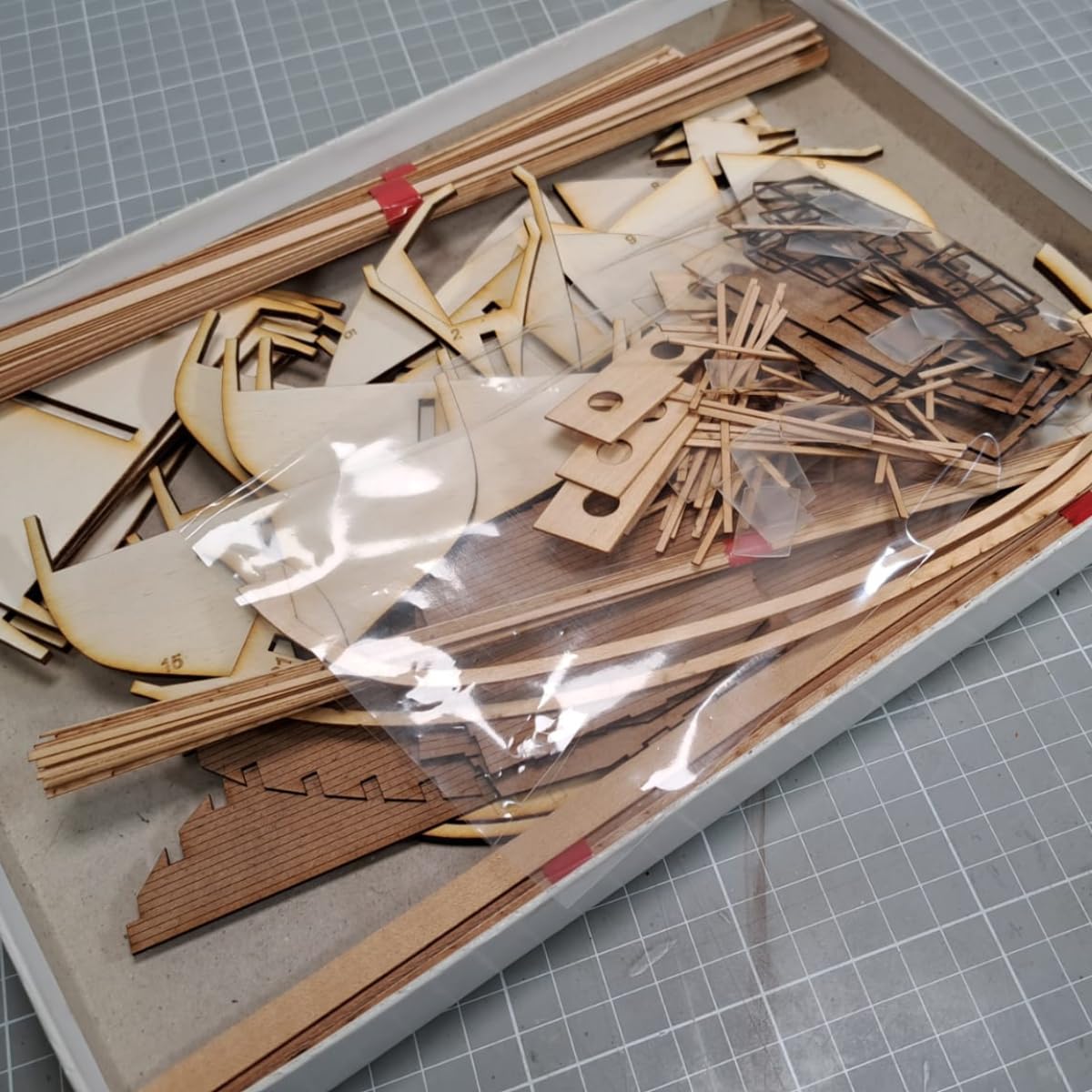 Fischerboot Heriette, Fischkutter als Laser Cut Bausatz aus Holz zum selberbauen im Maßstab 1:35