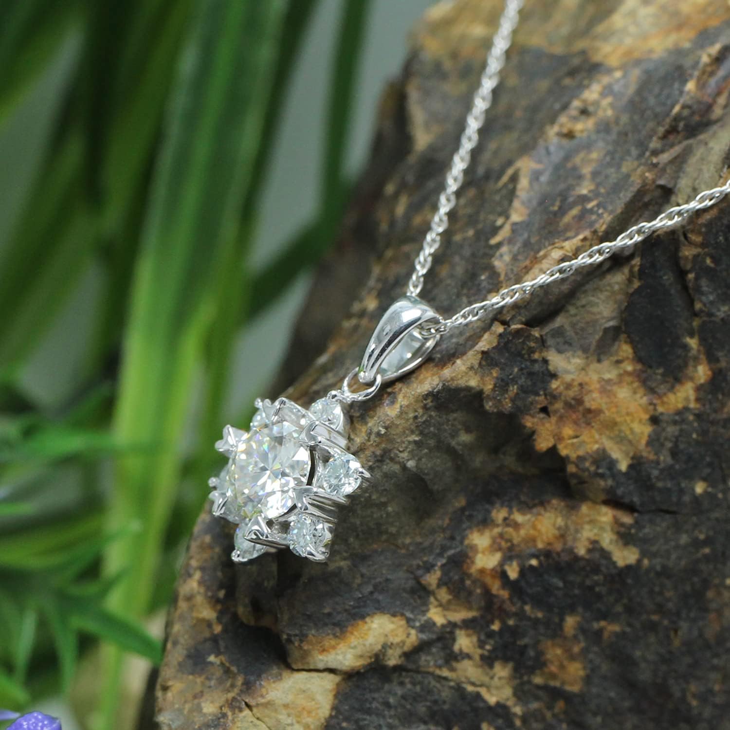 SAVEARTH DIAMONDS 1.40CT Moissanite Necklaces for Women 925 Sterling Silver Necklace with Moissanite Diamond 18K Plated Snowflake Pendant Dainty Jewelry for Women Men Mom