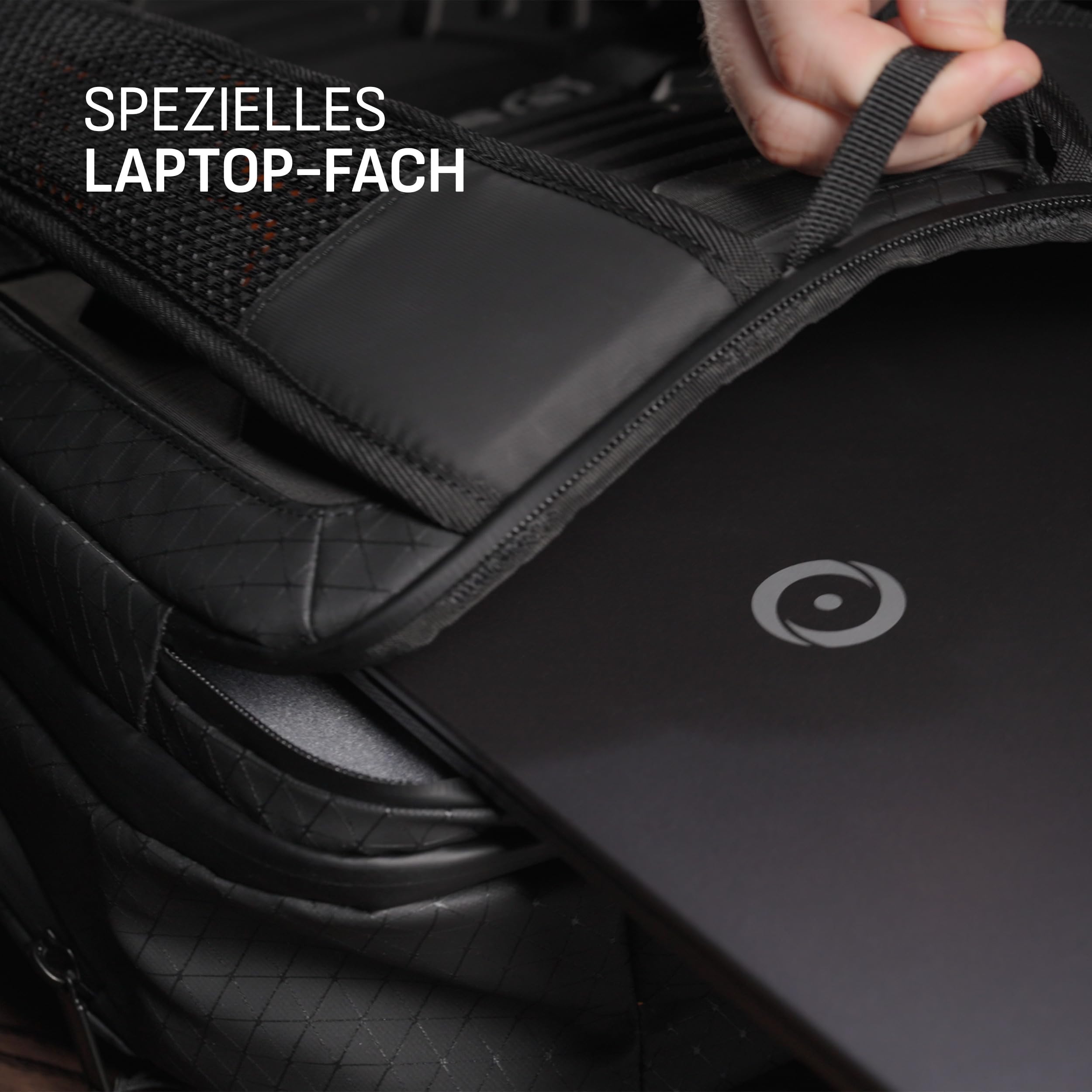 Scuf Loadout Gaming-Rucksack – Passend für 17-Zoll-Laptop, Notebook, Tablet | 18,7 l Stauraum, Wasserabweisendes Gewebe, Fachteiler, Passend für Controller, Playstation 5, Xbox Series S-Konsolen