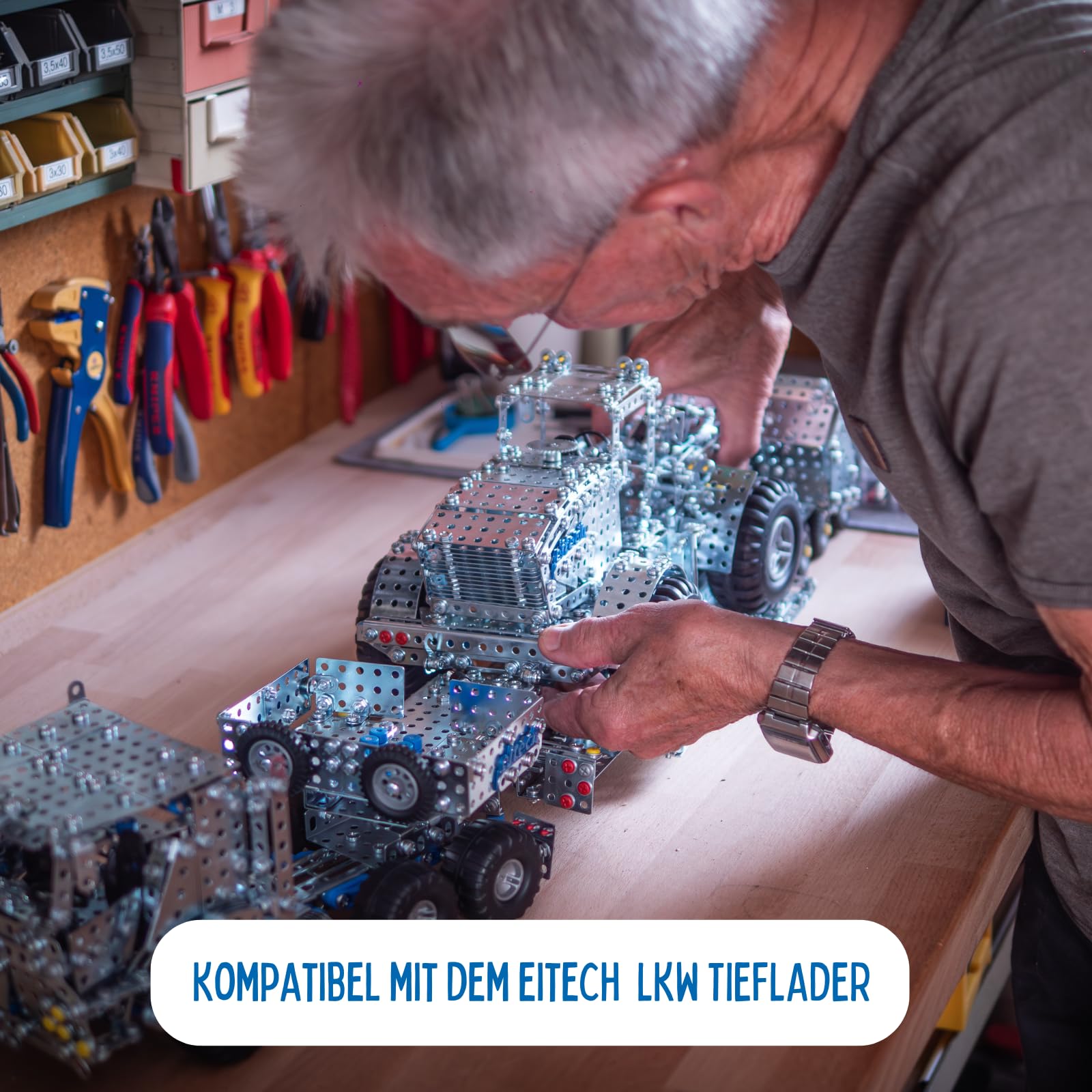 Eitech Radlader XL - Metallbaukasten 00330, 1.500 Bauteile, Länge 43cm | Konstruktionsspielzeug für Jugendliche und Erwachsene, Baustellenfahrzeug selber bauen, Stabilbaukasten, Konstruktor Metall