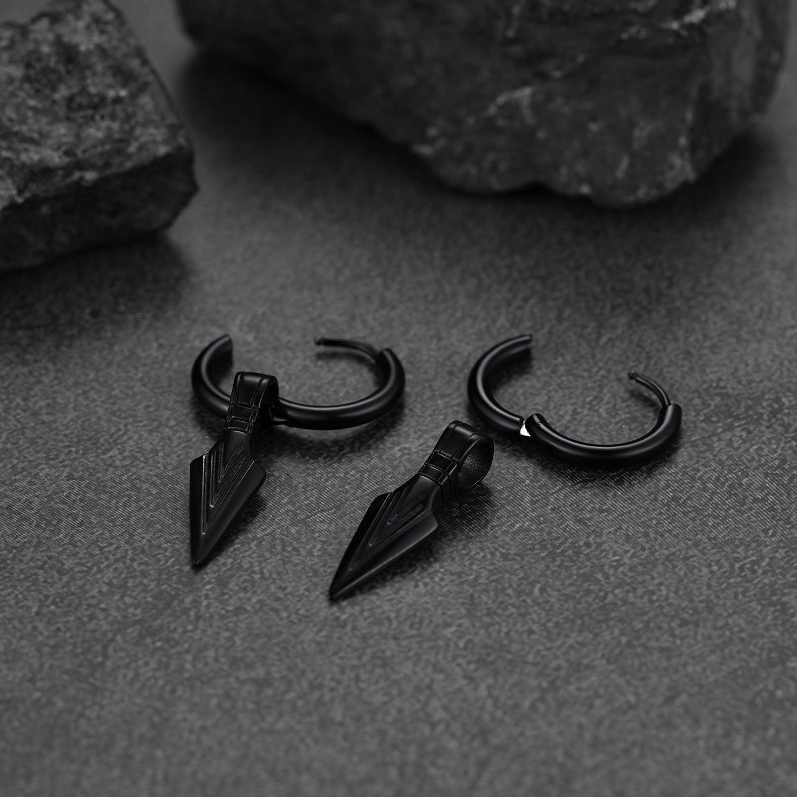 FaithHeart Pendientes Vikingos Hombres Acero Inoxidable 316L Aros con Colgante Vikingo Punta Flecha Lanza Calavera Joyería Hippie
