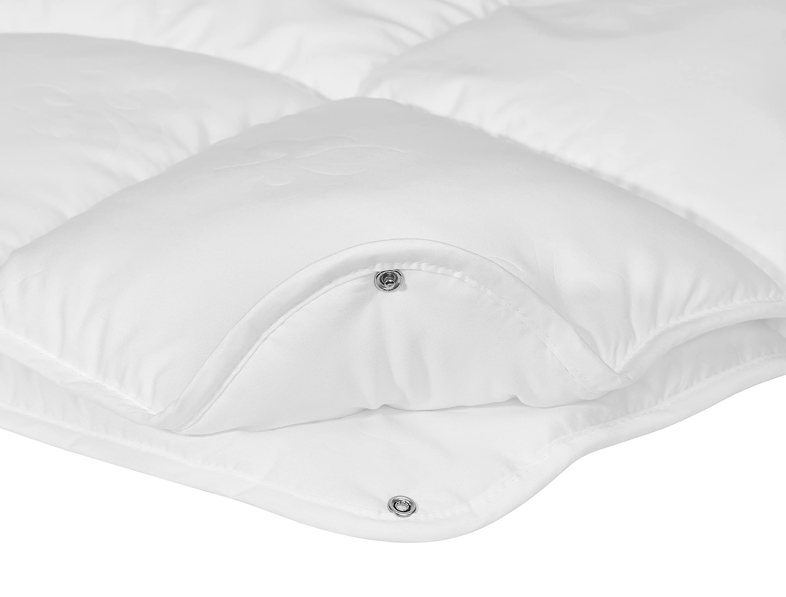 Irisette Lotte 4-Jahreszeitendecke - Produziert in Deutschland - Steppbett mit Top Cool Gewebe, 95 Grad waschbar, inkl. Aufbewahrungstasche, 155 x 220 cm, weiß, Öko-Tex Zertifiziert