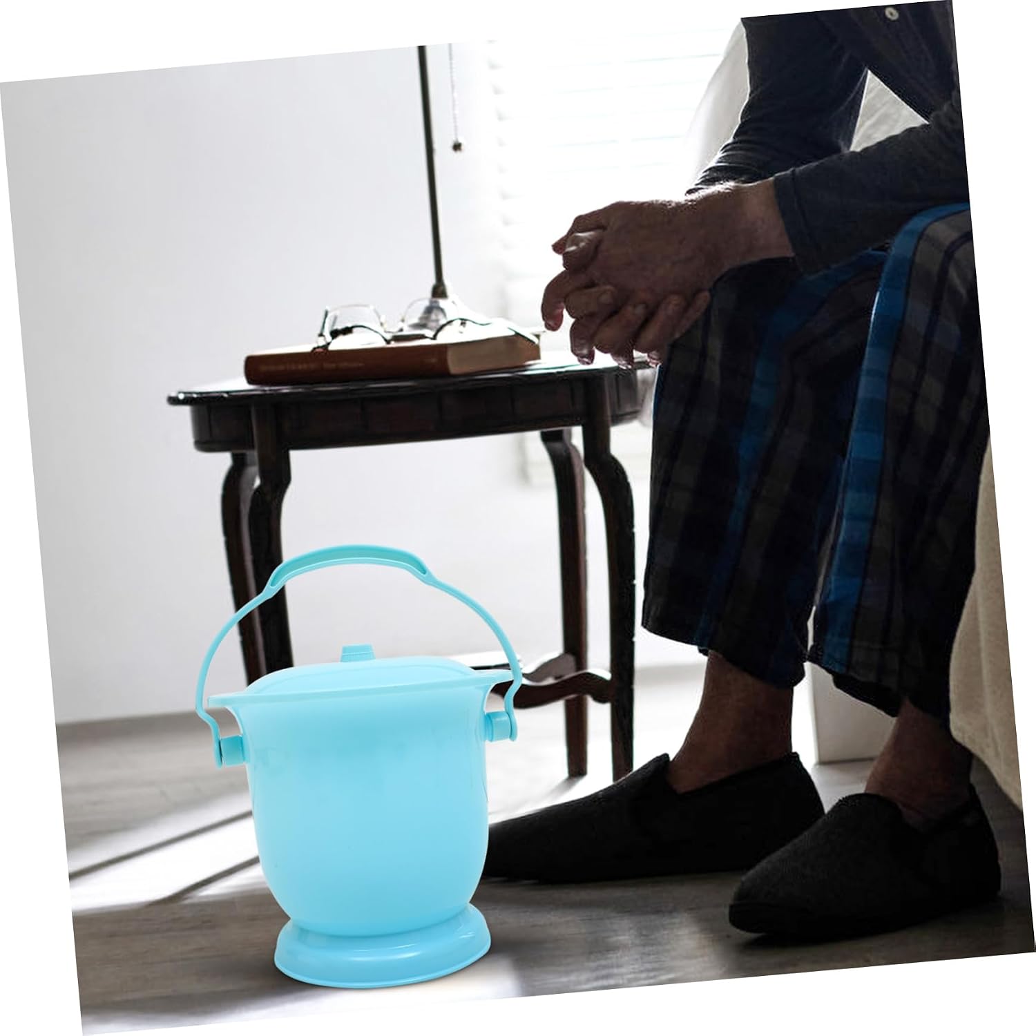 ORFOFE 2pcs Capacity Urine Pot Lightweight and Compact Portable Spittoon Emergency Toilet for Men