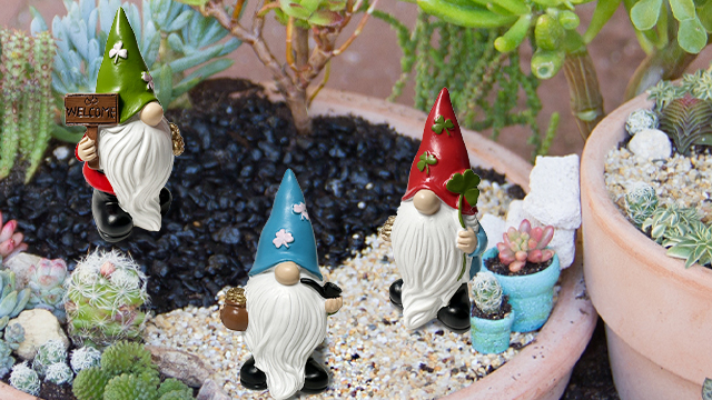 Amazon.com: TIANCENTRAL H Garden Gnomes with Holding Welcome Sign