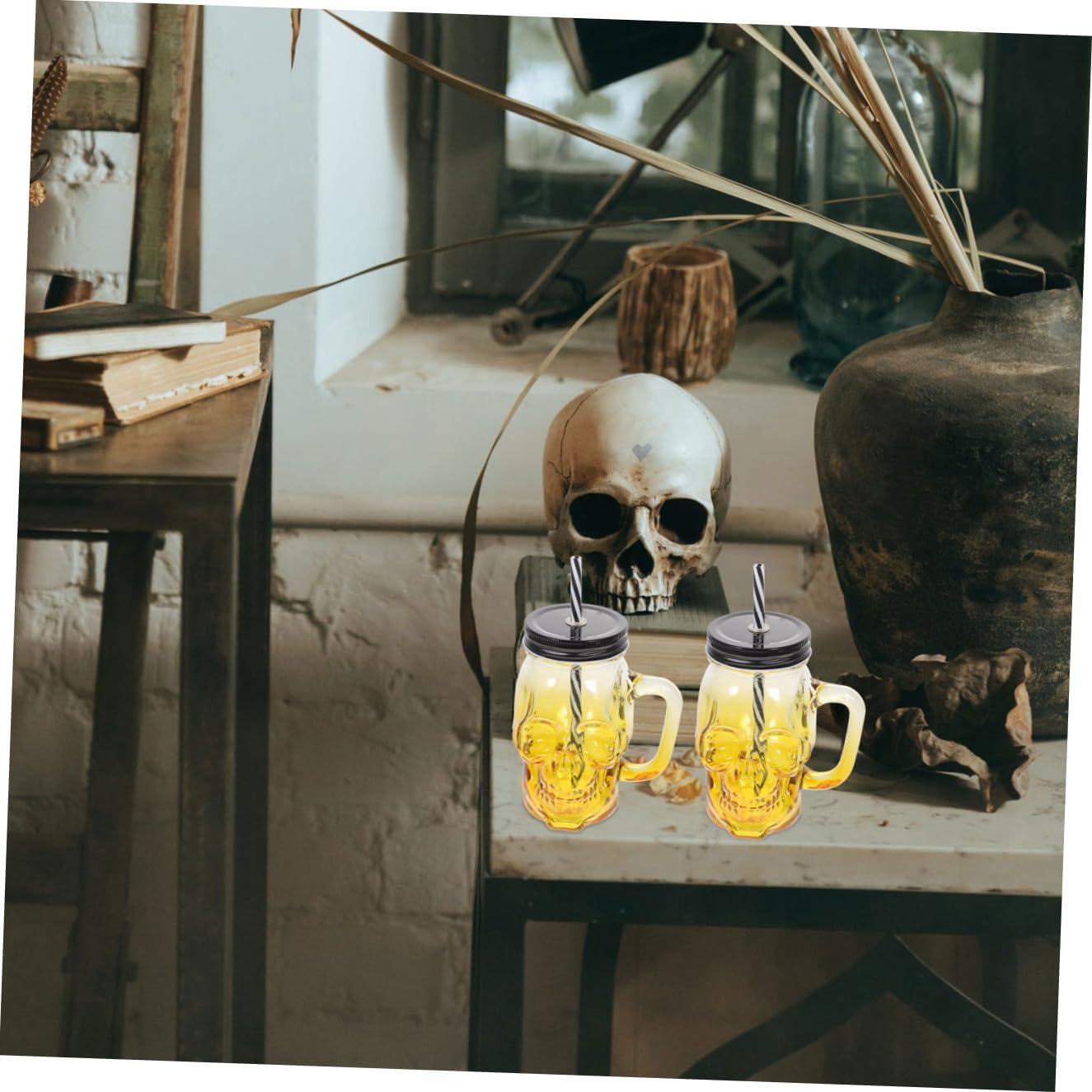 2pcs 500ml Halloween Gradient Skull Glasses with Handle, Party Beer and Cocktail Drinkware Set, Glass Beverage Cups with Lid and Straw for Adult Halloween Decor Random Color
