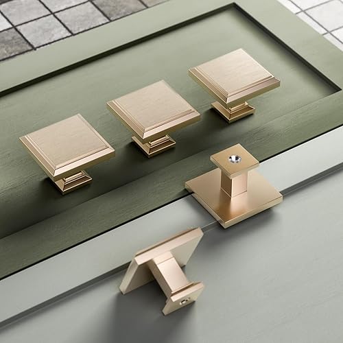 Miniatura 3 de Cobbe Paquete de 10 pomos cuadrados dorados para gabinete, pomos de cocina de latón cepillado, perillas de cajón de aleación de zinc, herrajes