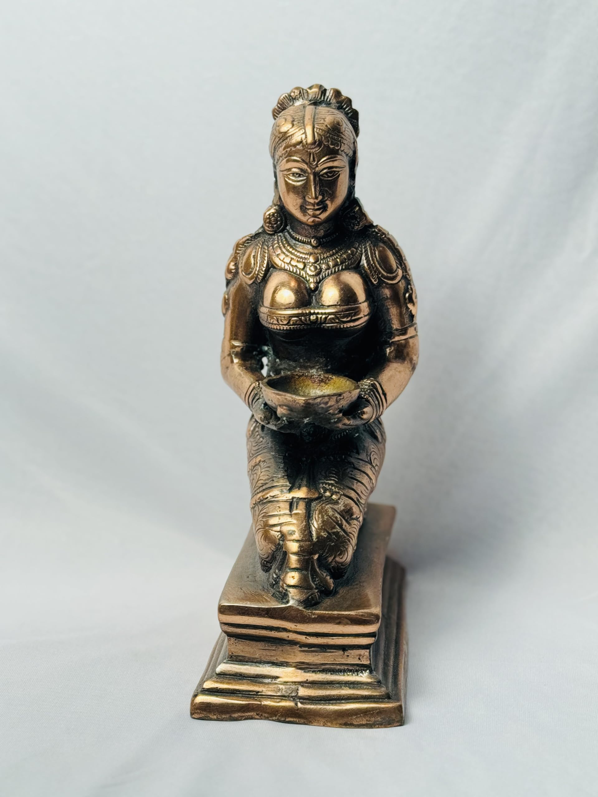 The Artisan Workshop Black Metal OXIDISED Welcome Lady Statue