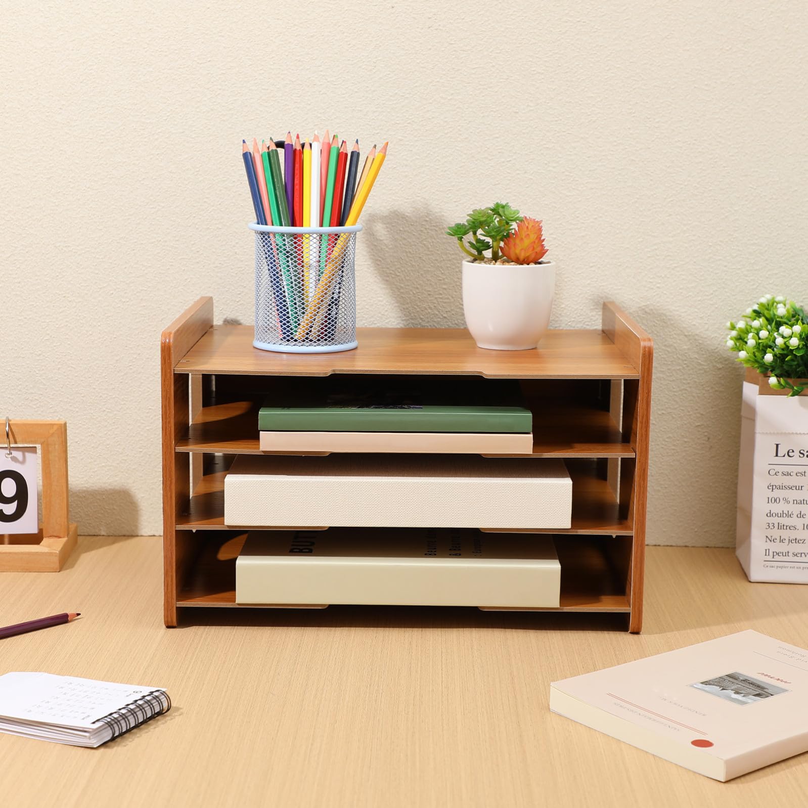 LALAFINA Organizzatore da Scrivania Multifunzionale in Legno a 4 Livelli e Salvaspazio Portadocumenti Verticale Struttura a Cornice, Design Moderno per Ufficio e Casa