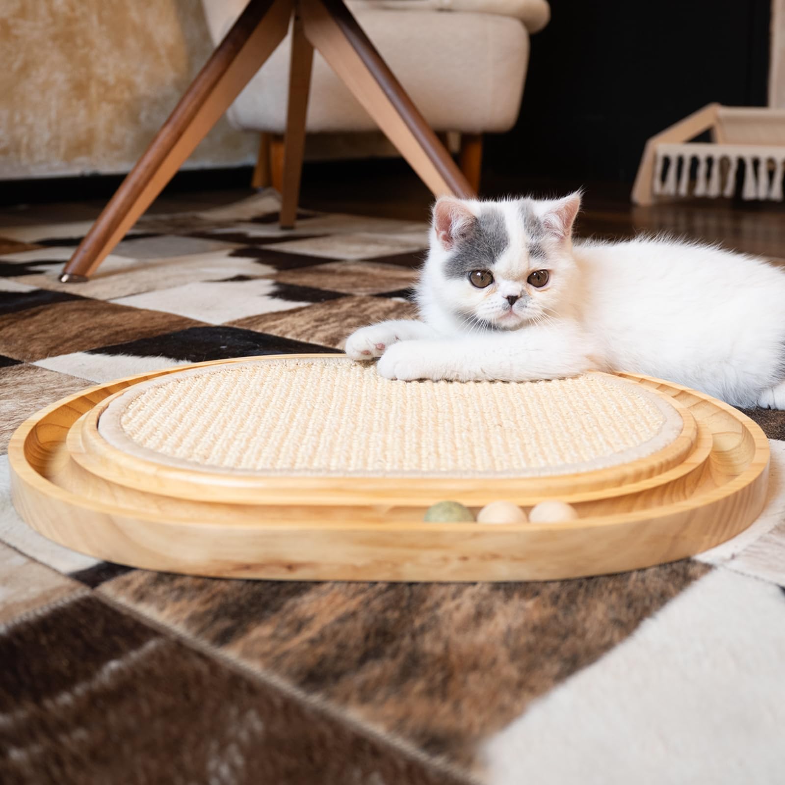 CheerPals Griffoir en sisal - 2 en 1 - Jouet pour chat - Pin massif et coussin en sisal naturel et boules d'herbe - 43 x 33 x 3 cm - Tapis griffoir pour tous les chat