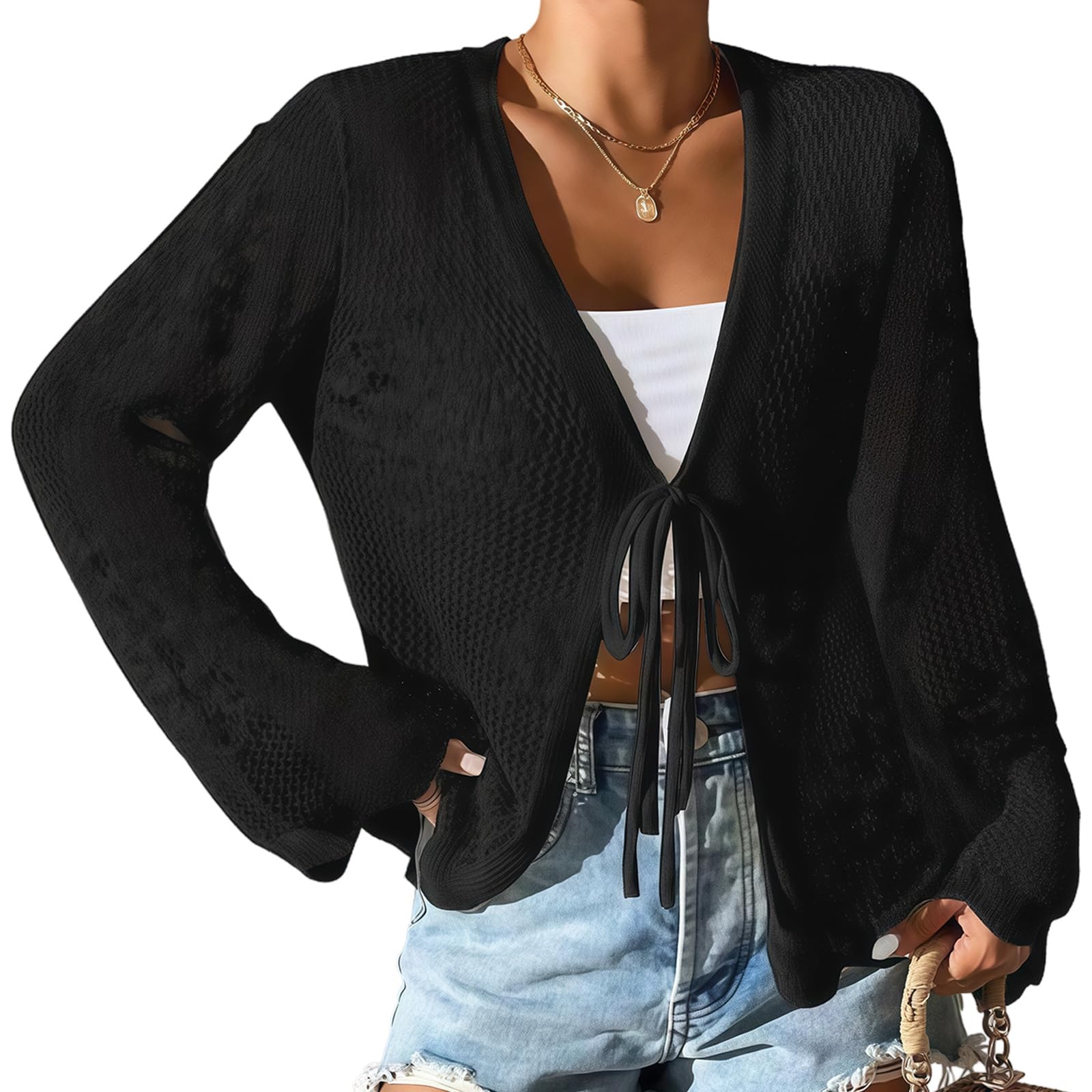 Camisa de sol calada de mujer: cómoda prenda de moda para nadar en la playa 8