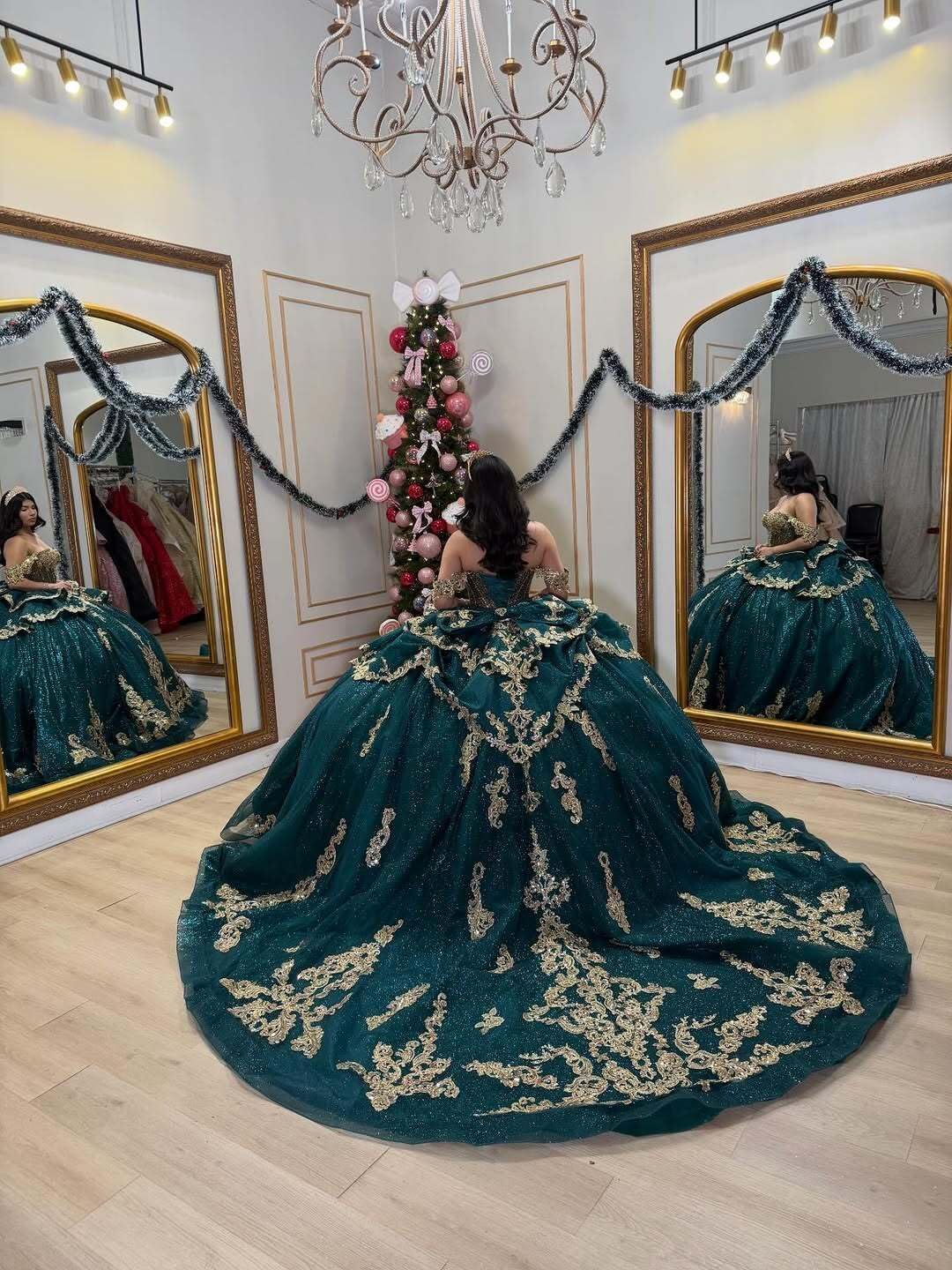 Gold Appliques Quinceanera Dresses Off Shoulder 15 Dress Elegant Tiered Sweet 16 Dress Puffy Tulle Vestido de 15 Años