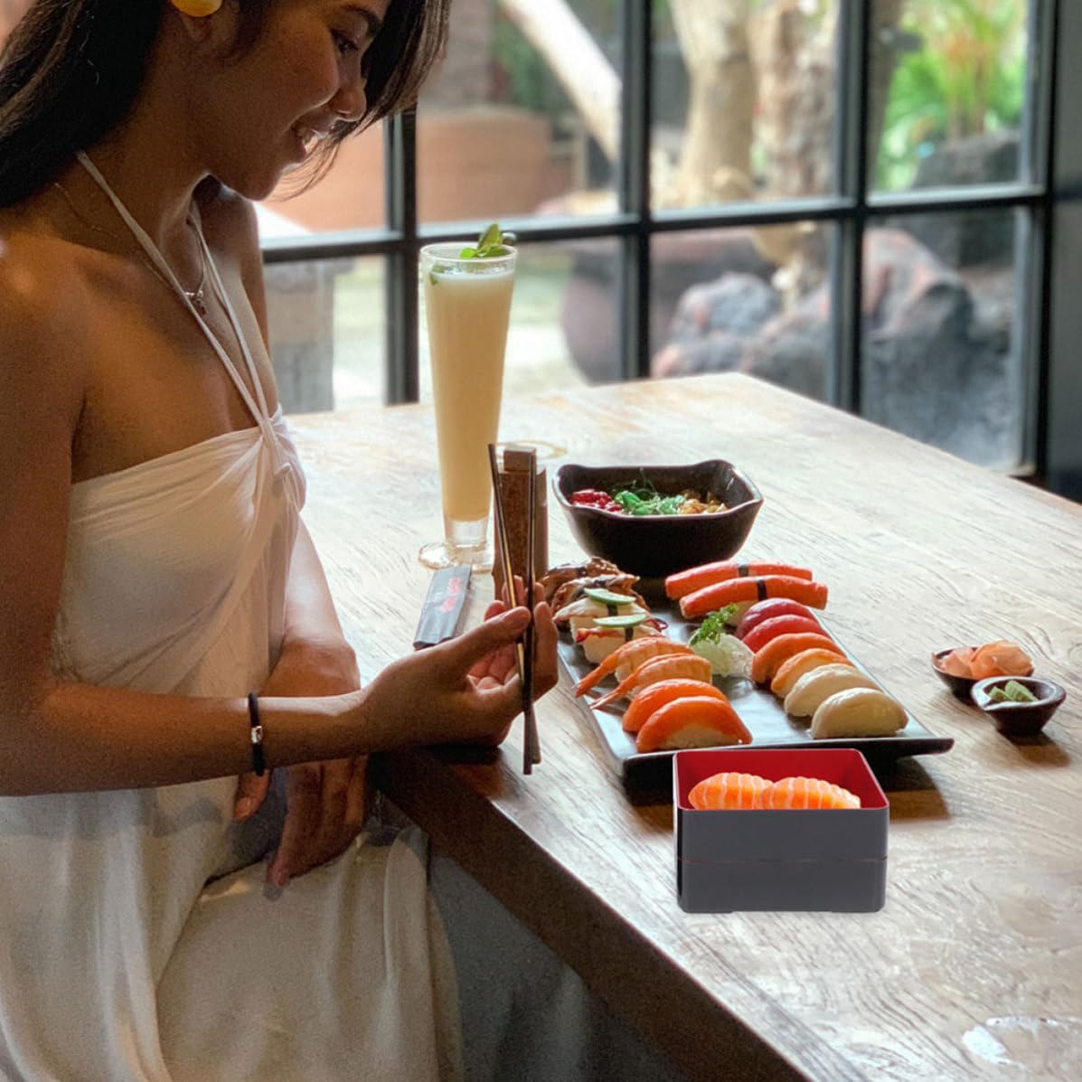 INOOMP Boîte à Bento Japonerie Pratique Noire en Abs Réutilisable Triple Compartiment Scellé pour Pique-niques et Rangement Alimentaire
