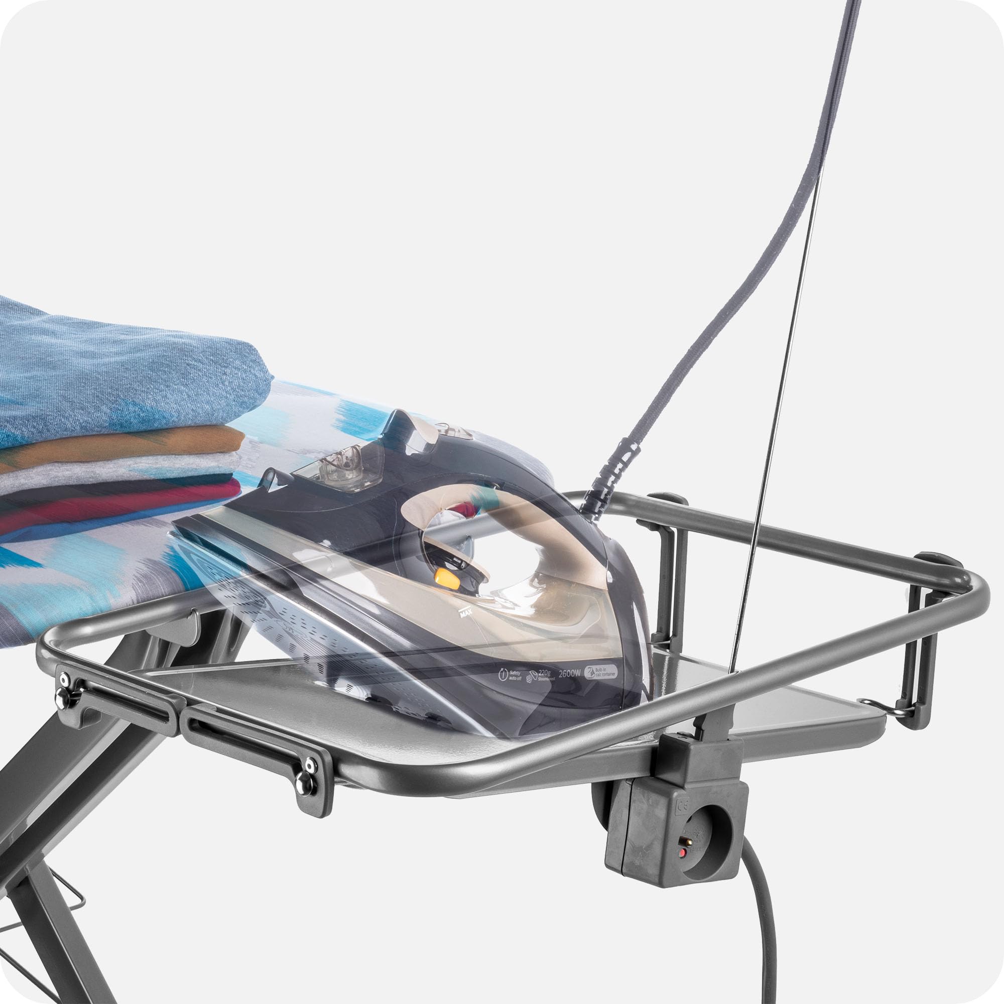 KADAX Tabla de Planchar Plegable con Enchufe, Altura Regulable, Funda Removible, Mesa para Planchar Mangas y Soporte para Plancha y Cable (Azul Claro)