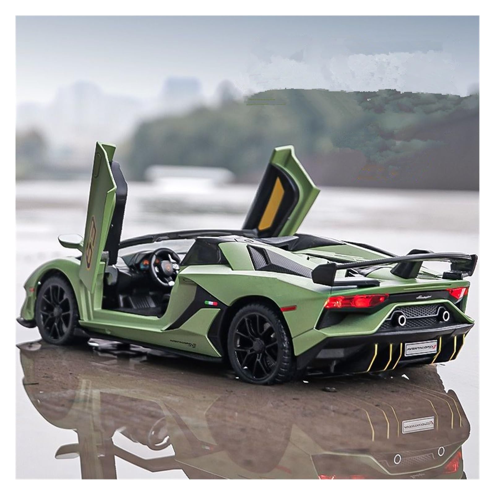 Amazon | ミニカーモデル 1:18 ランボルギーニ アヴェンタドール SVJ
