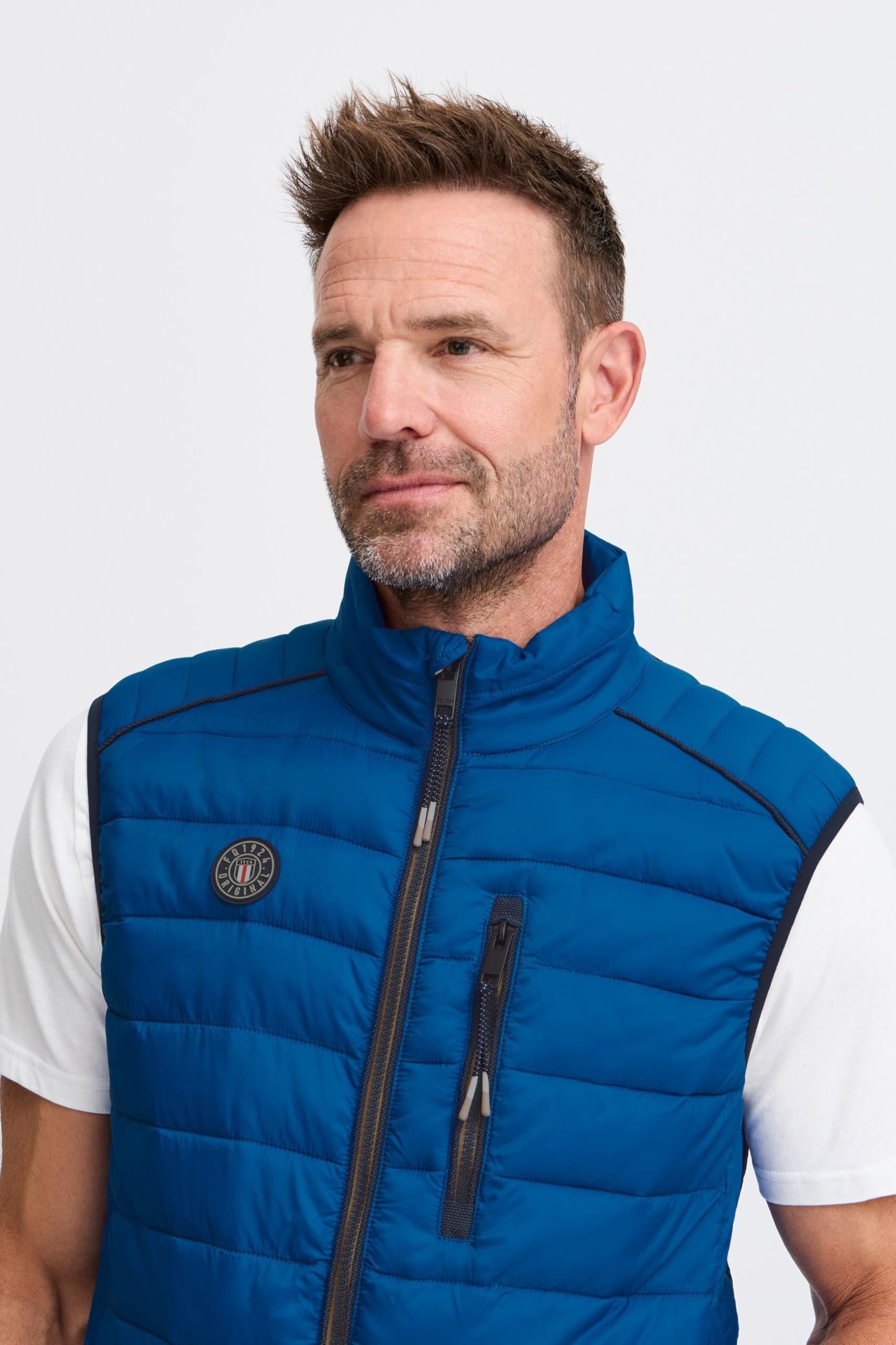 FQVinncent Gilet da uomo imbottito da esterno con tasche con cerniera, tasca sul petto, dettagli etichette, vestibilità regolare